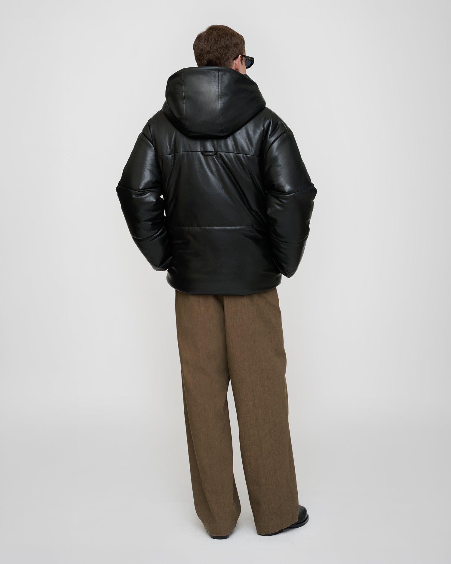 Manteau d'hiver chaud et surdimensionné pour homme en cuir végétalien noir avec capuche
