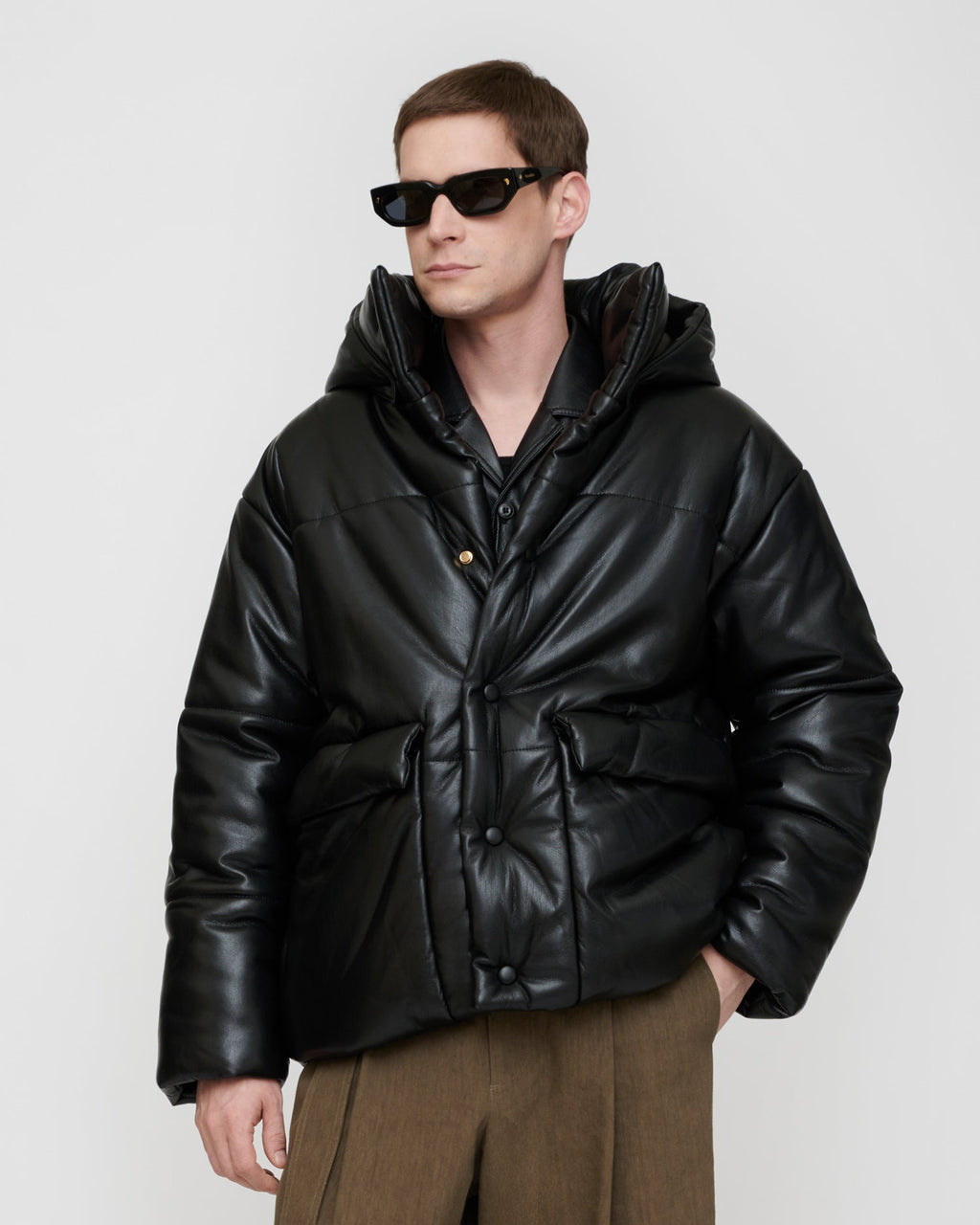 Manteau d'hiver chaud et surdimensionné pour homme en cuir végétalien noir avec capuche