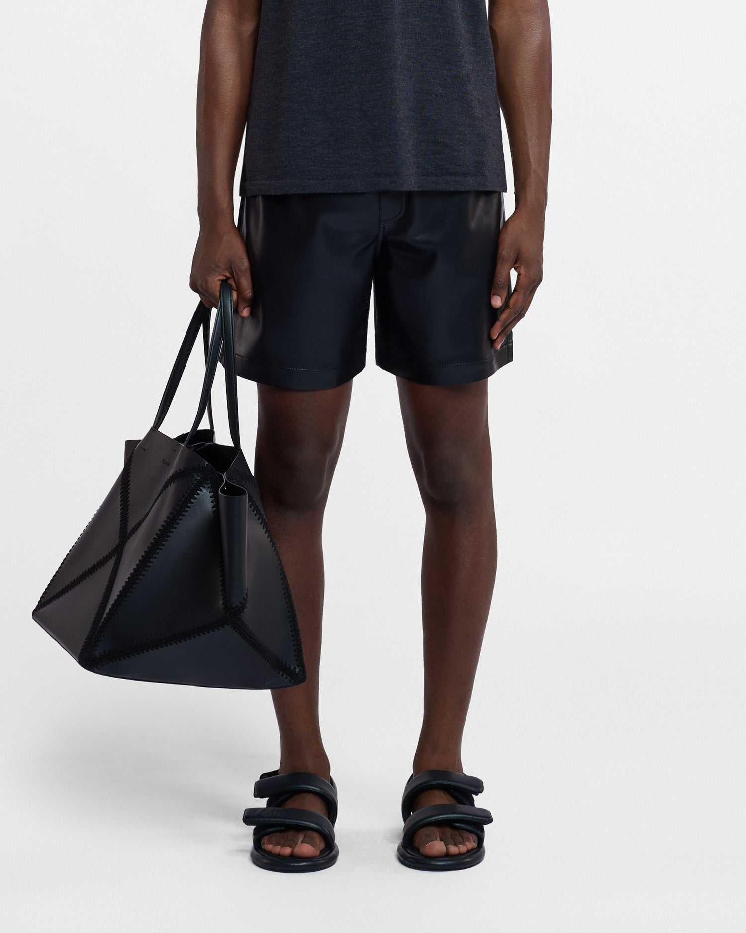 Short décontracté mi-cuisse pour homme en cuir vegan noir avec cordon de serrage