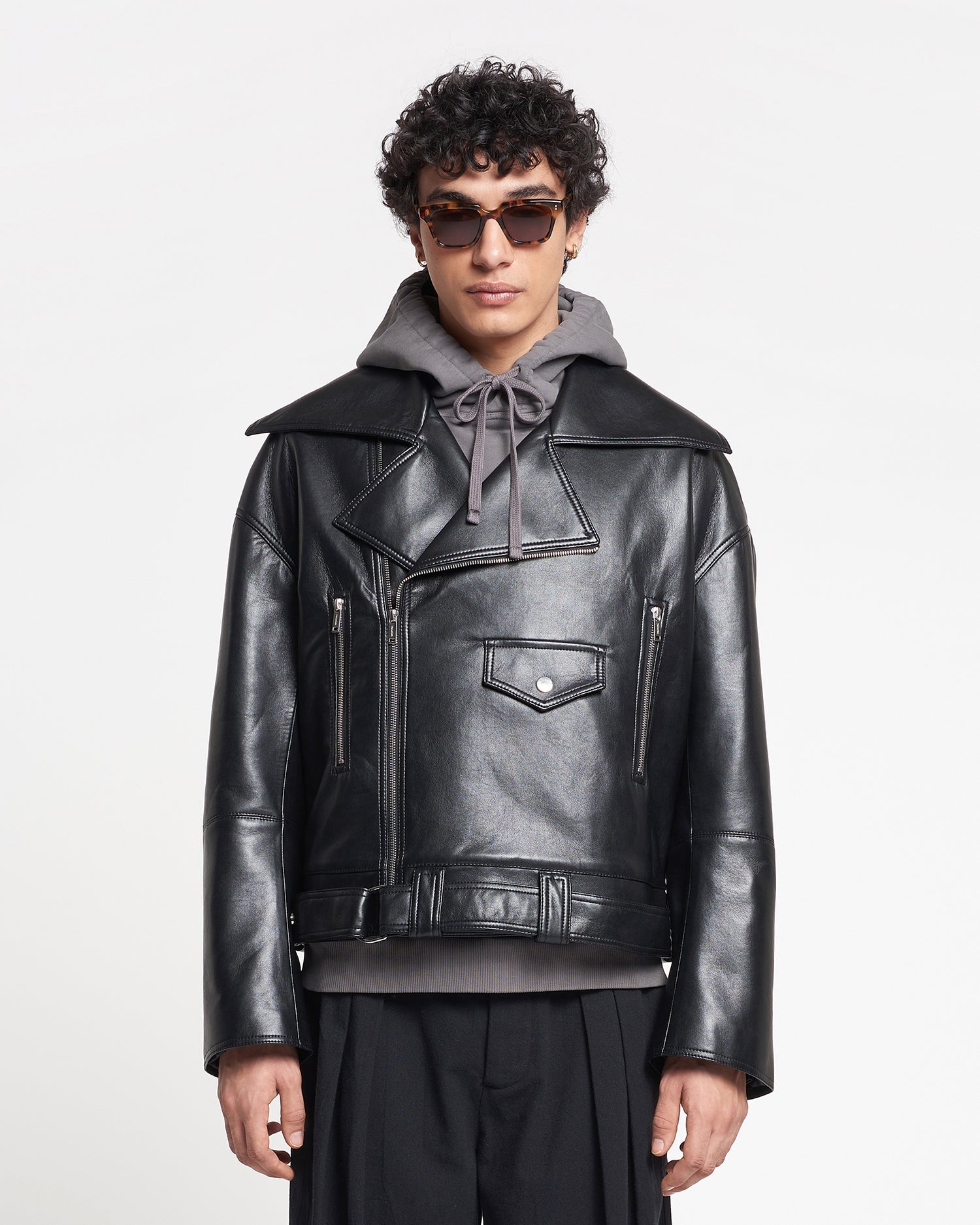 Blouson de motard pour homme en cuir régénéré noir avec accessoires argentés
