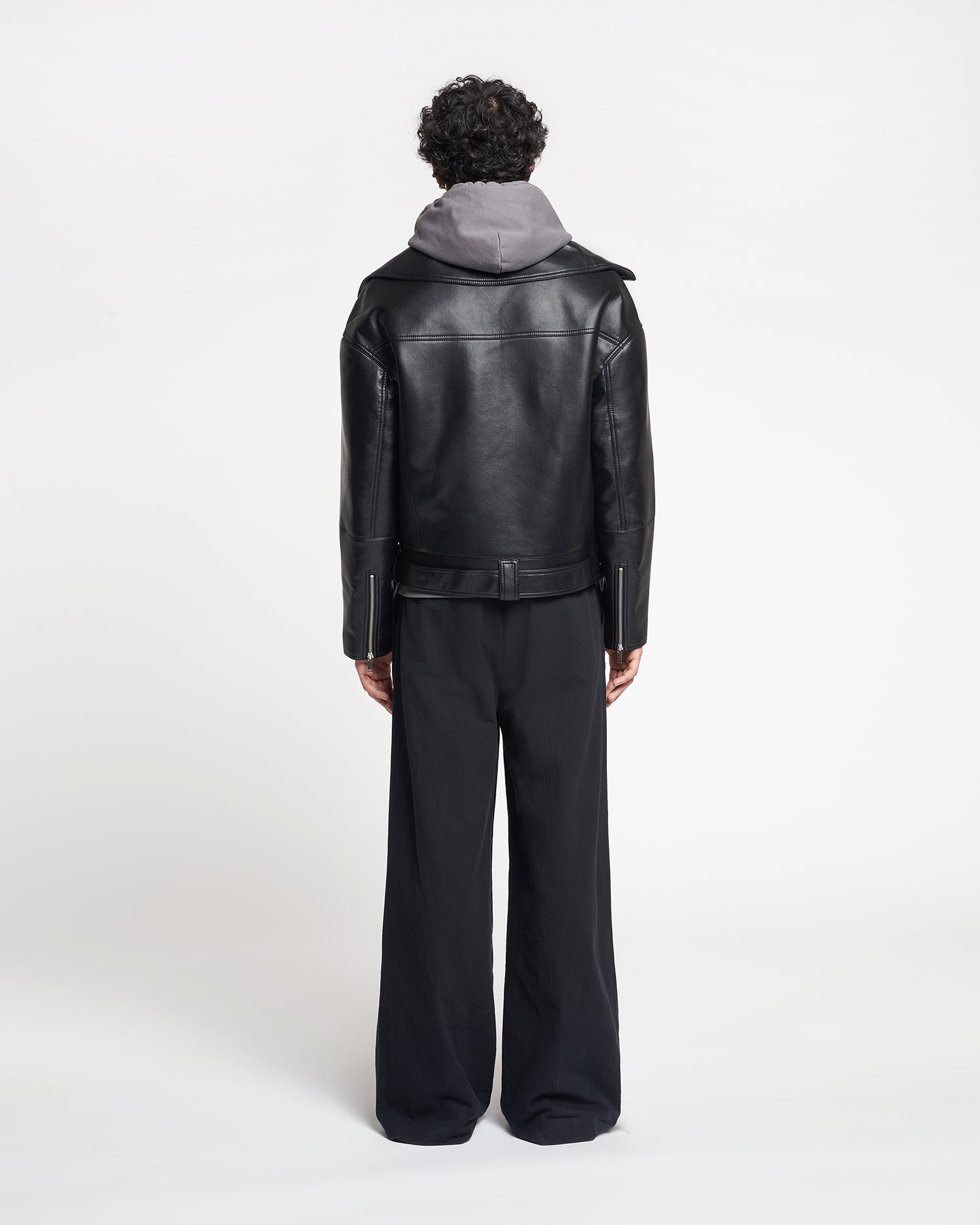 Blouson de motard pour homme en cuir régénéré noir avec accessoires argentés