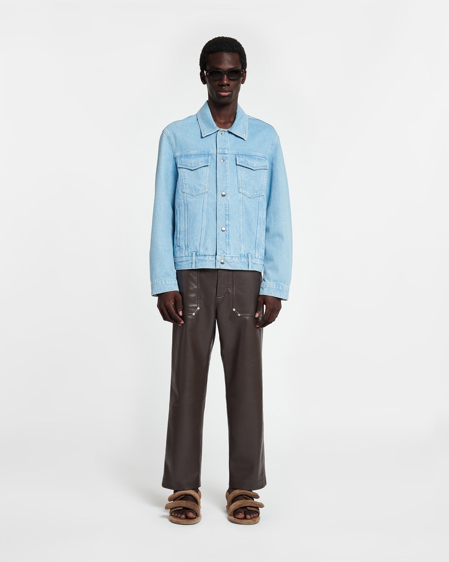 Veste en jean éco délavée col pointu multi-poches coupe classique