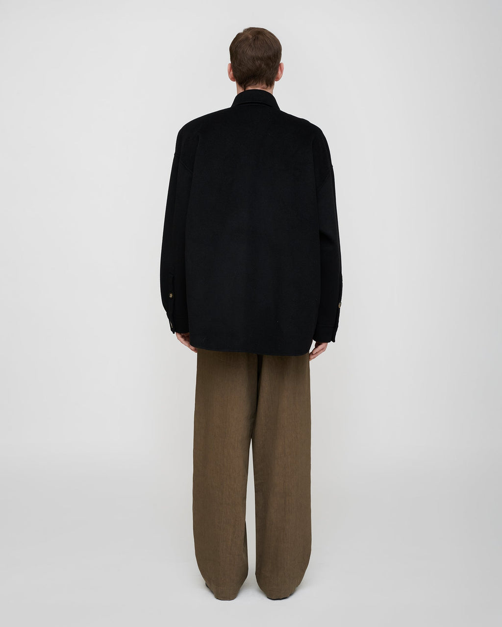 Veste surchemise boutonnée en double laine et soie noire oversize pour homme