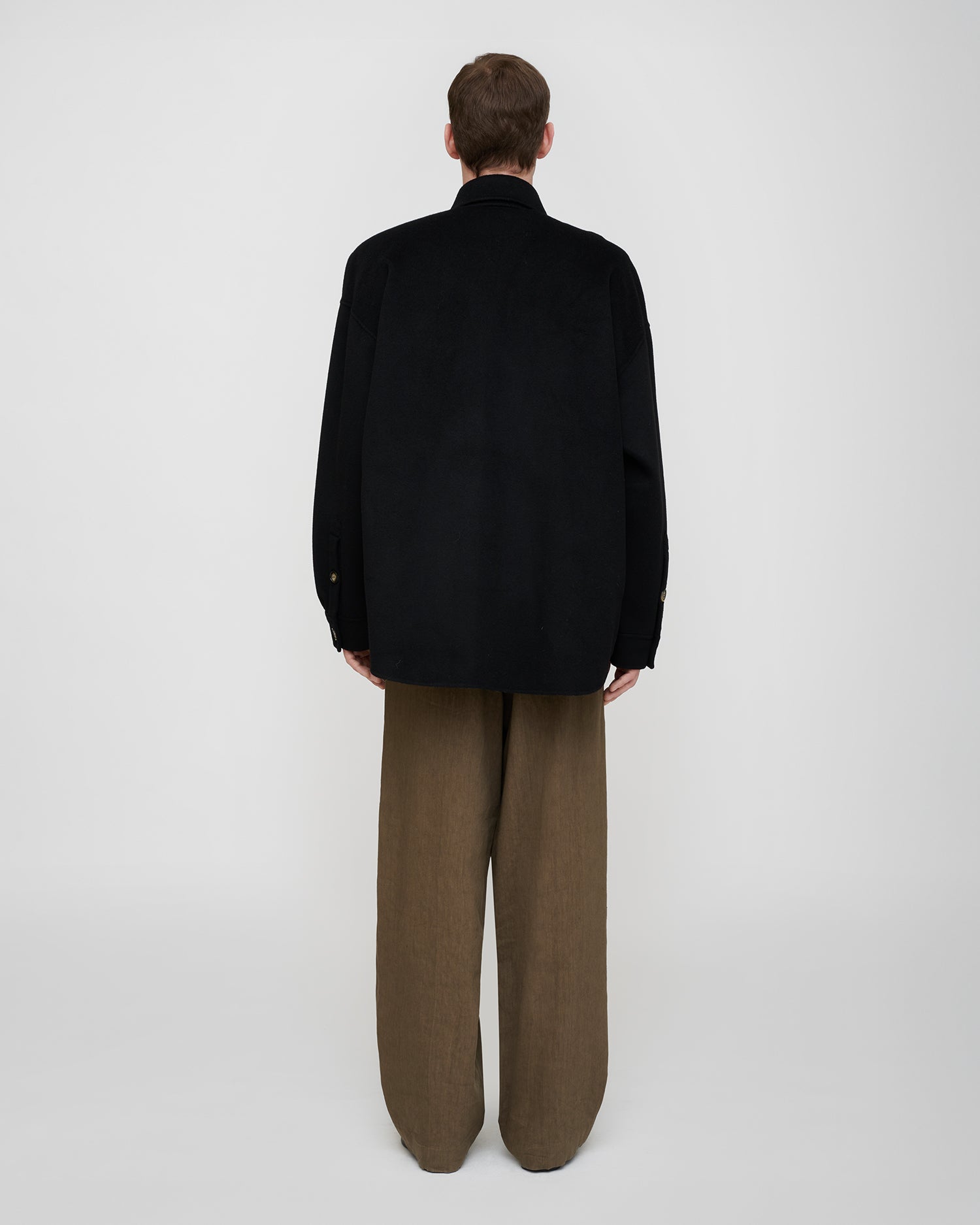 Veste surchemise boutonnée en double laine et soie noire oversize pour homme