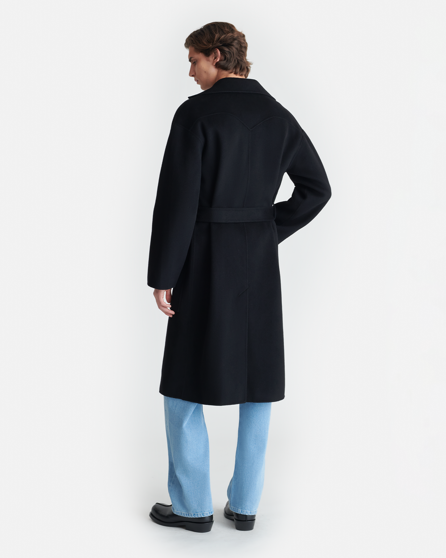 Robe longue décontractée en mélange laine et soie noire avec ceinture