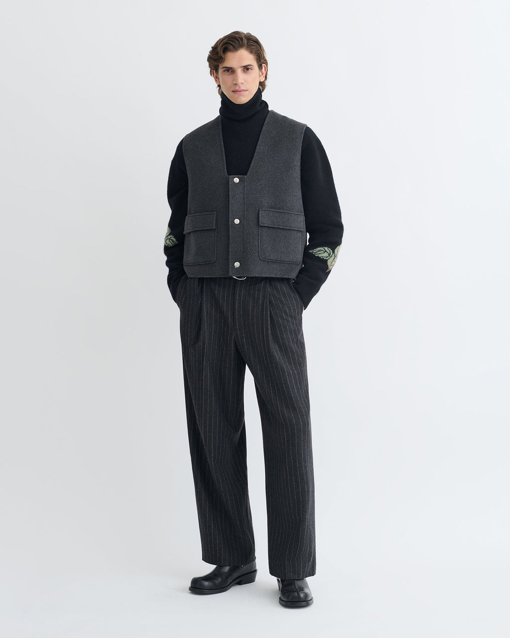 Gilet court en laine double gris chiné Col en V profond Poches utilitaires Coupe classique