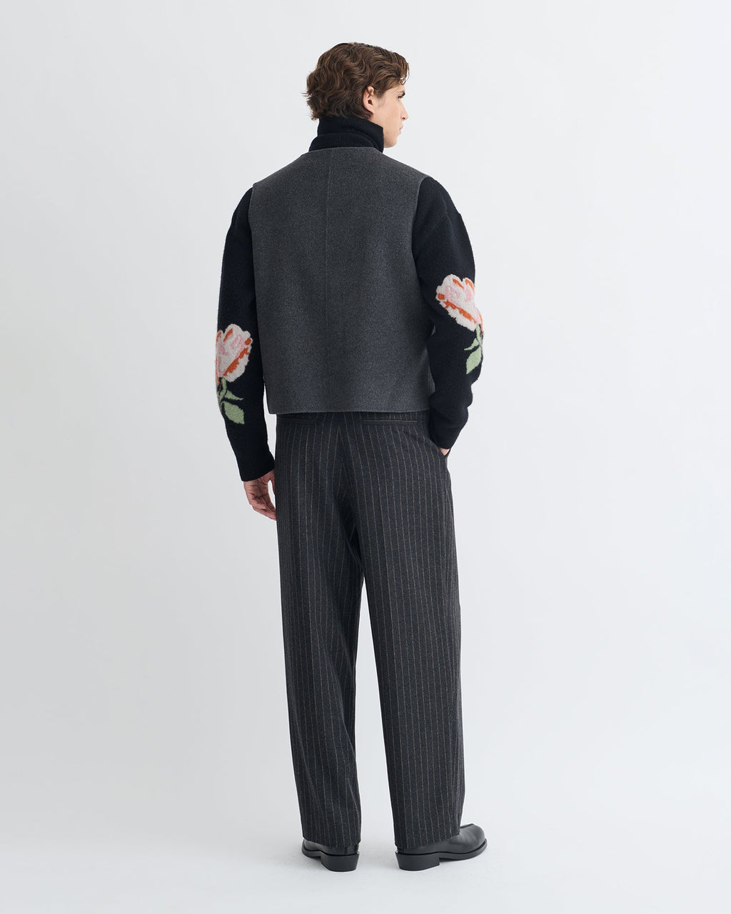 Gilet court en laine double gris chiné Col en V profond Poches utilitaires Coupe classique