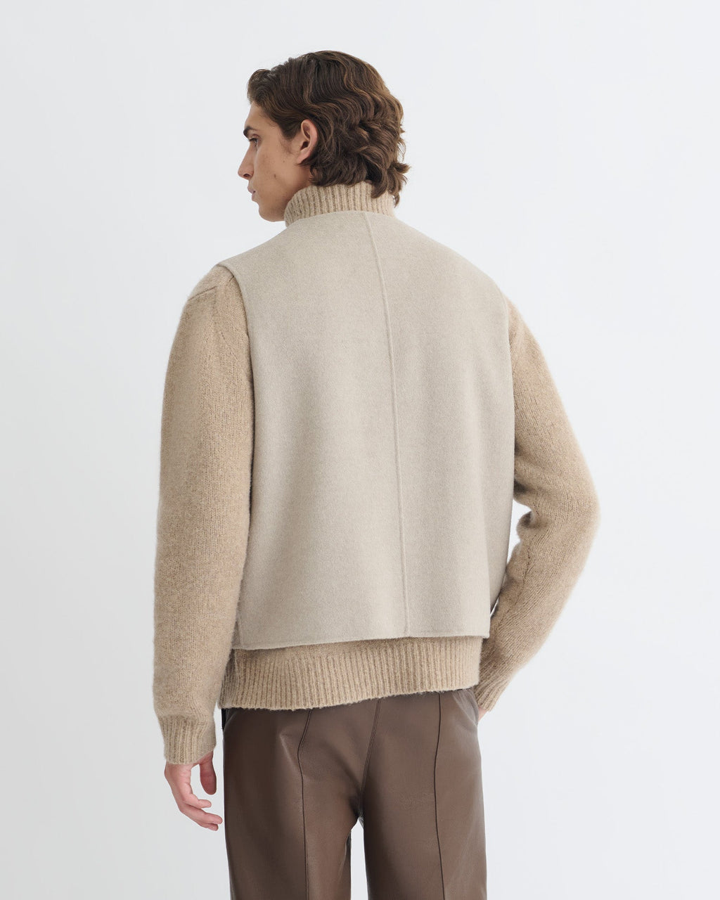 Gilet court double laine col V poches utilitaires couleur pierre