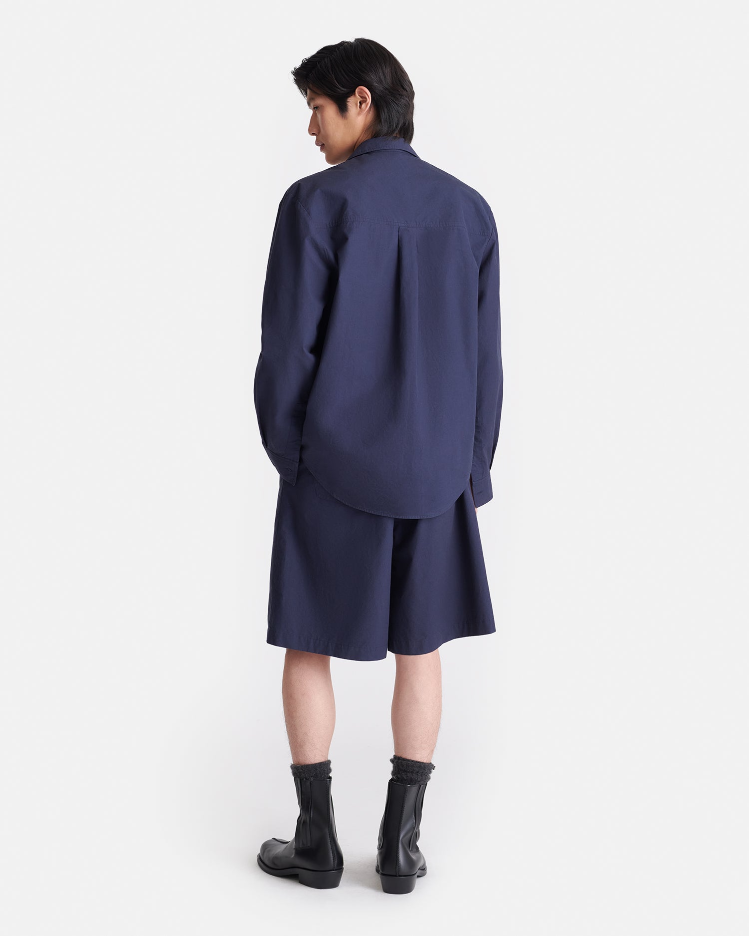 Chemise boutonnée à manches longues en popeline épaisse bleu marine à col classique