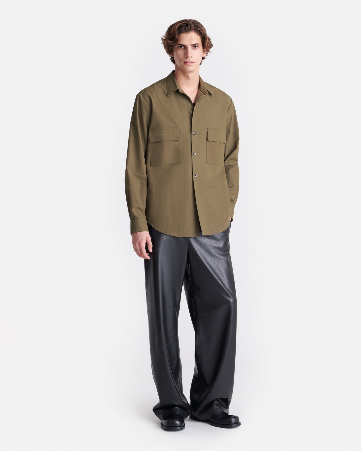 Chemise boutonnée à manches longues en popeline épaisse vert olive avec poches poitrine pour homme