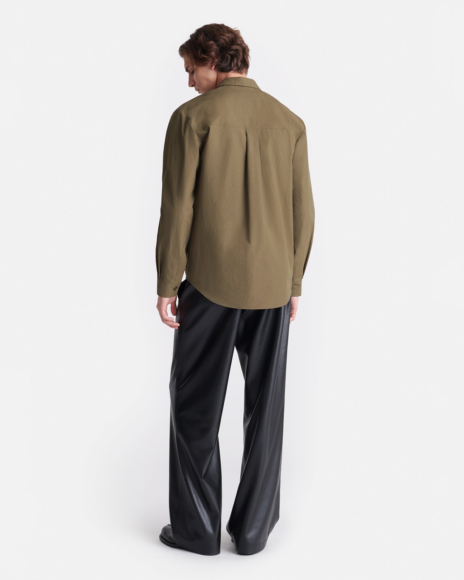 Chemise boutonnée à manches longues en popeline épaisse vert olive avec poches poitrine pour homme