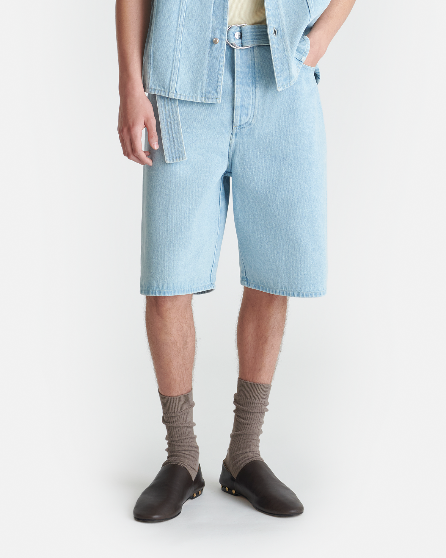 Bermuda en jean bleu clair délavé écologique taille haute ceinturé pour homme