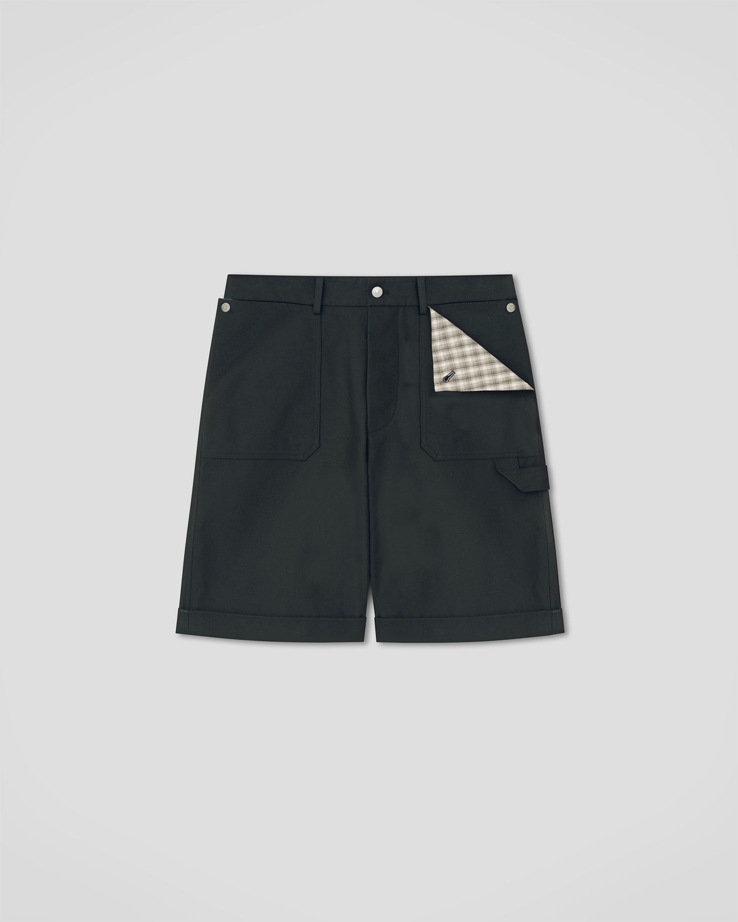 Short cargo anthracite en sergé structuré, coupe oversize, avec doublure de poche à carreaux