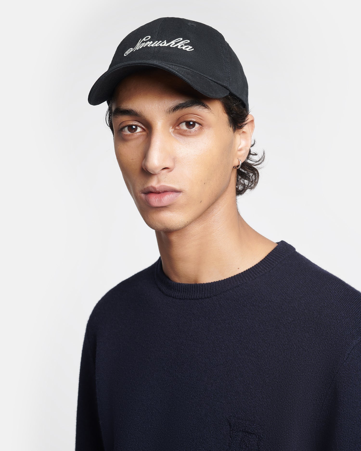 Casquette de baseball en sergé de coton noir avec détails brodés