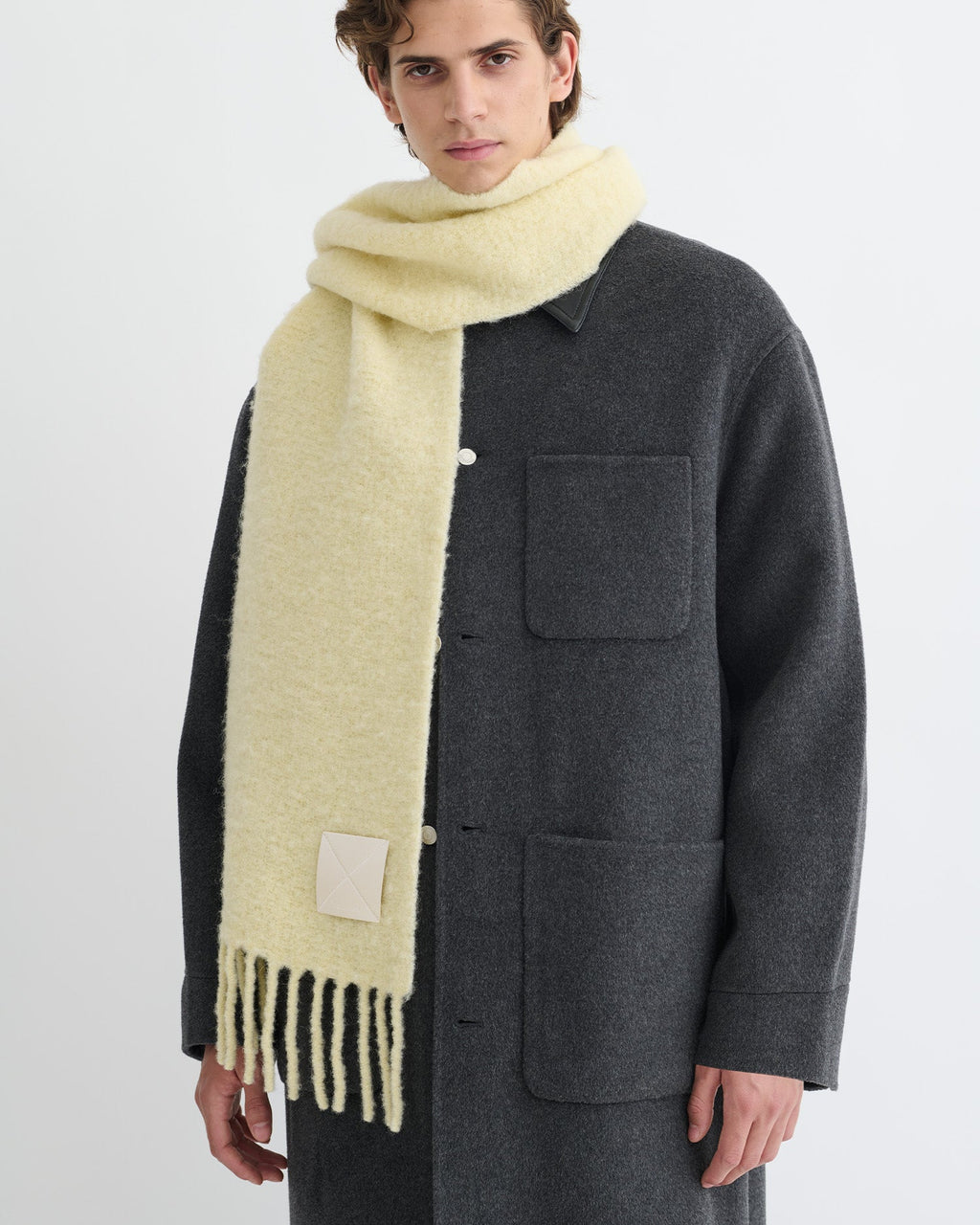Écharpe frangée en mélange de laine doux, coloris blanc cassé, châle d'hiver minimaliste