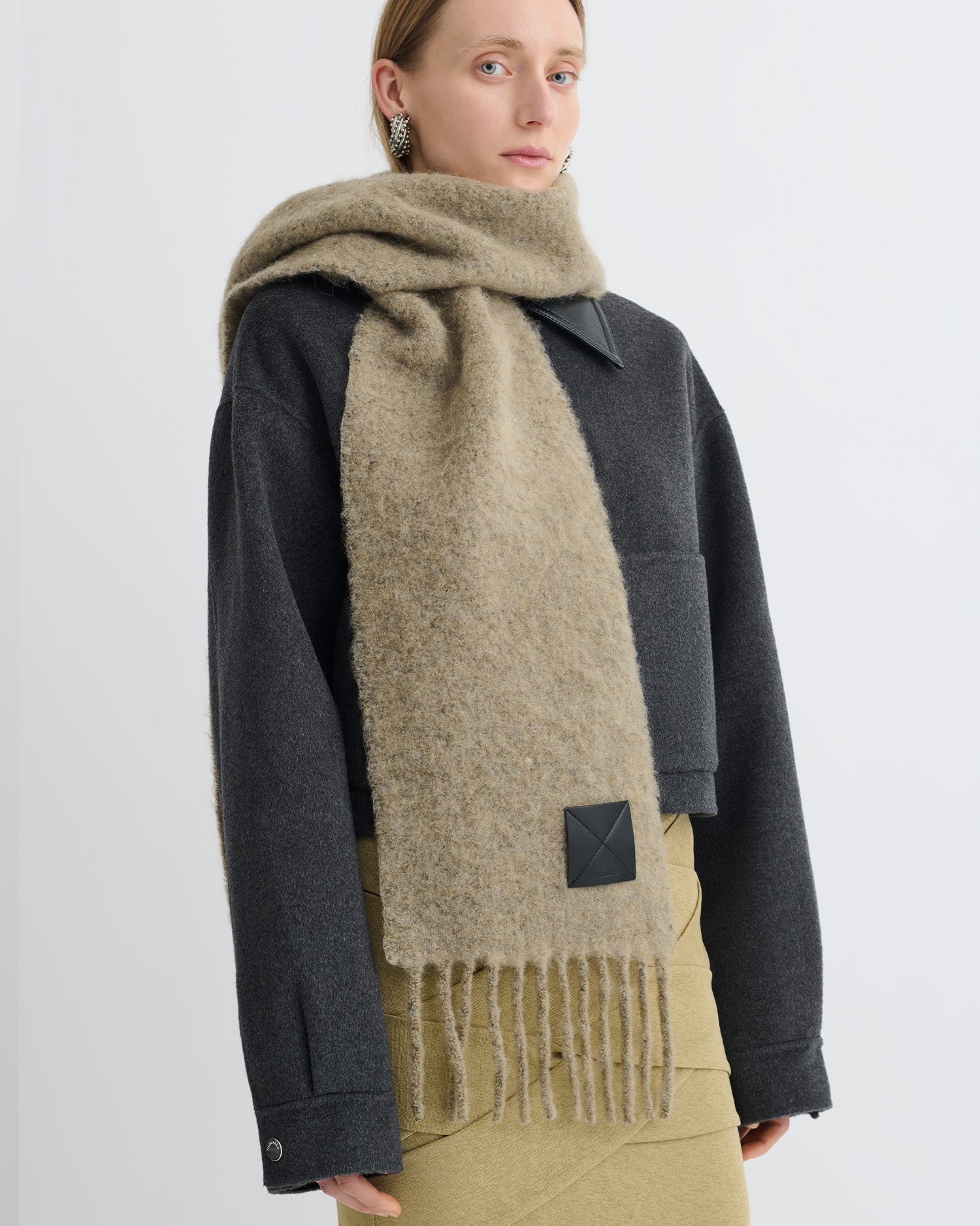 Écharpe en mélange de laine sauge clair avec franges Douce Minimaliste Unisexe Hiver