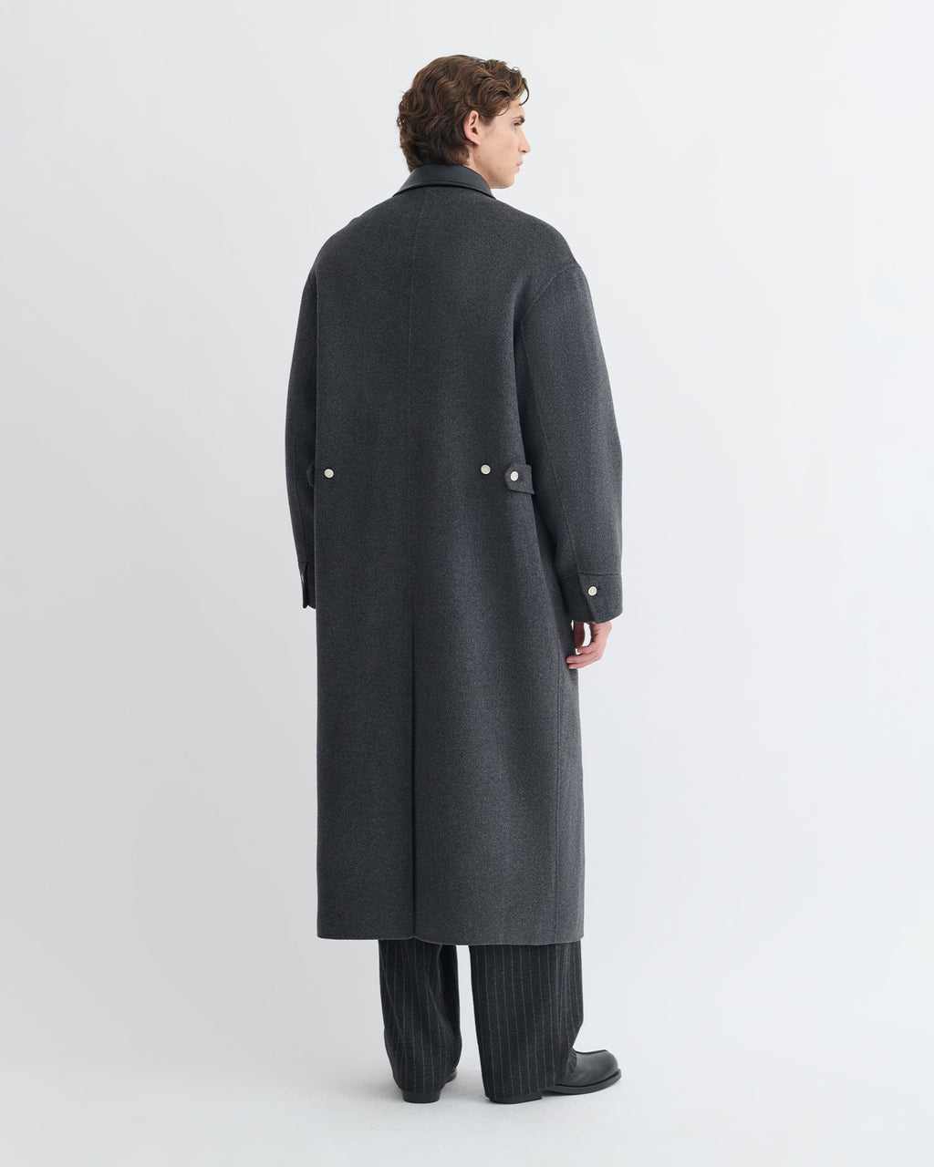 Manteau long double en laine surdimensionné avec col en cuir gris chiné