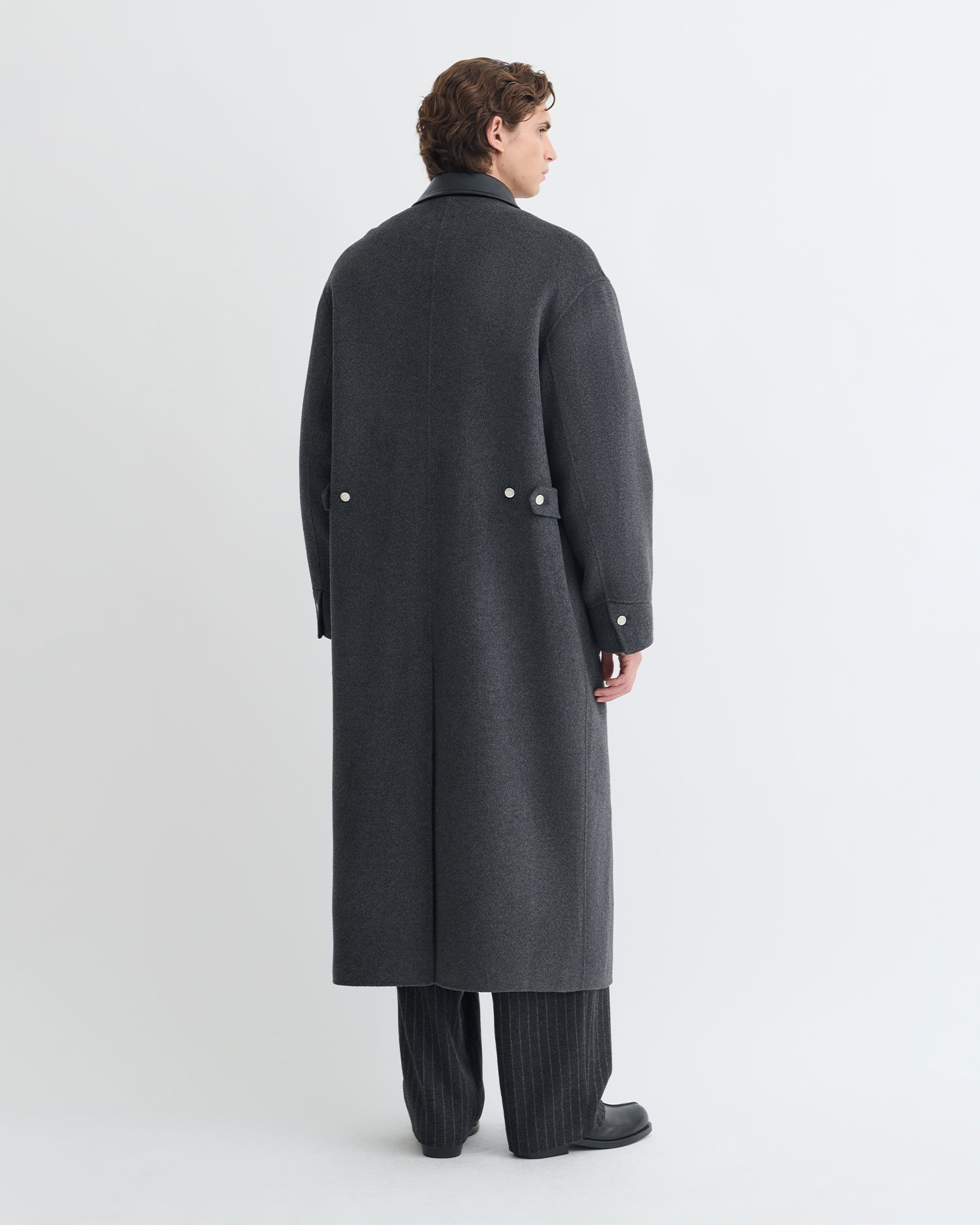 Manteau long double en laine surdimensionné avec col en cuir gris chiné