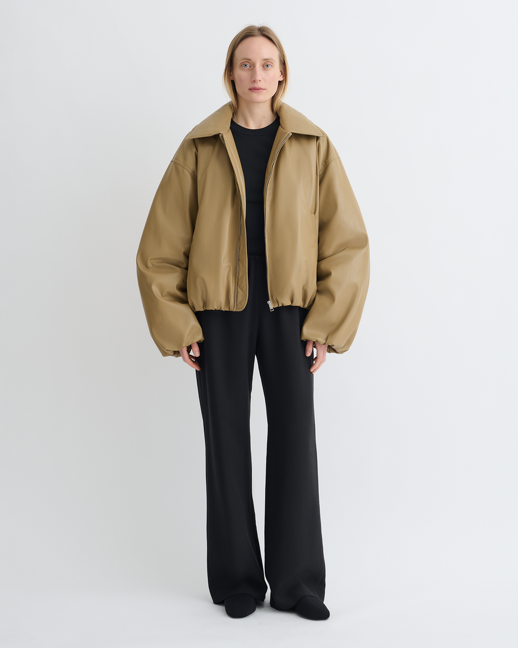 Blouson bomber court en similicuir rembourré kaki sourd avec manches ballon