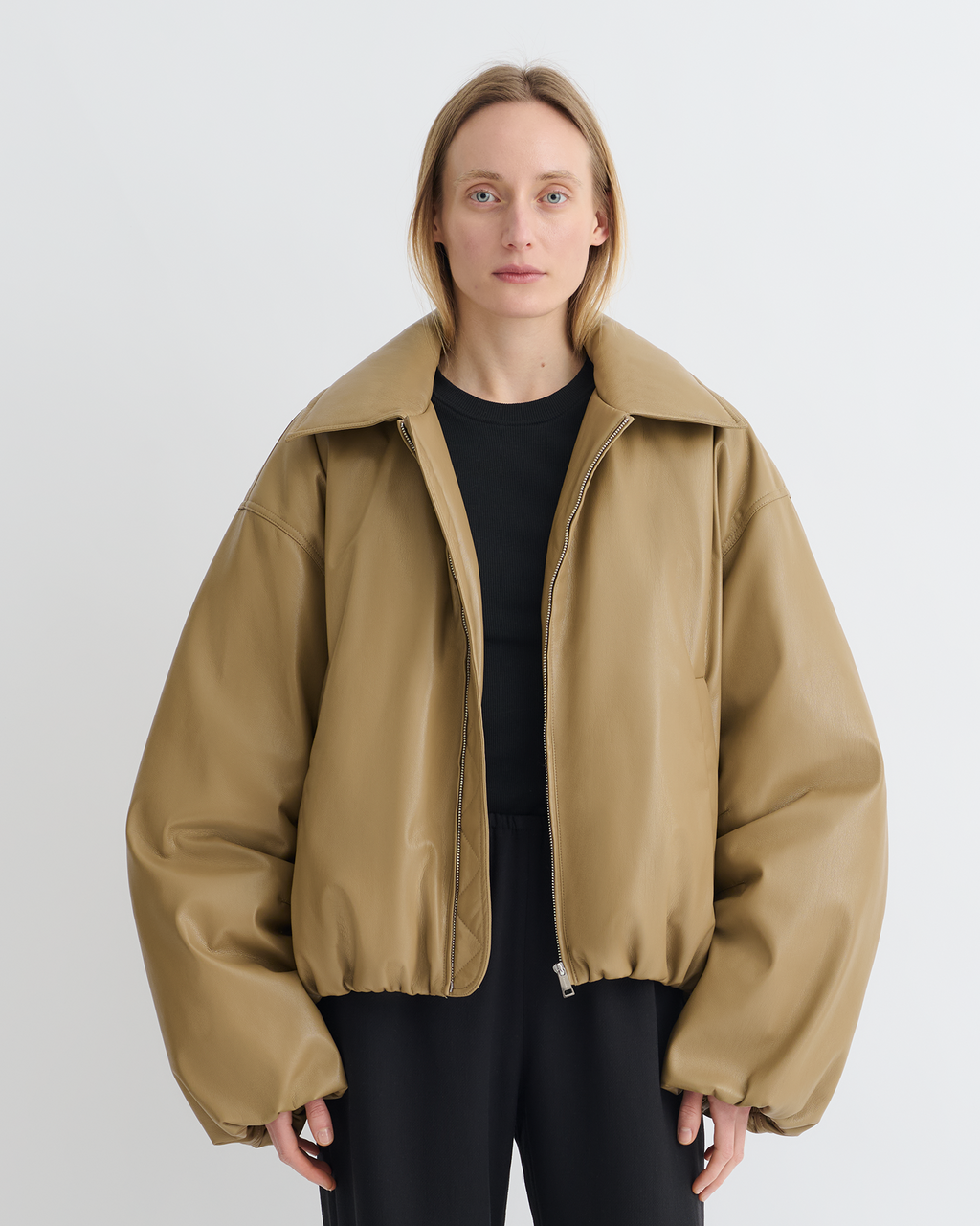Blouson bomber court en similicuir rembourré kaki sourd avec manches ballon