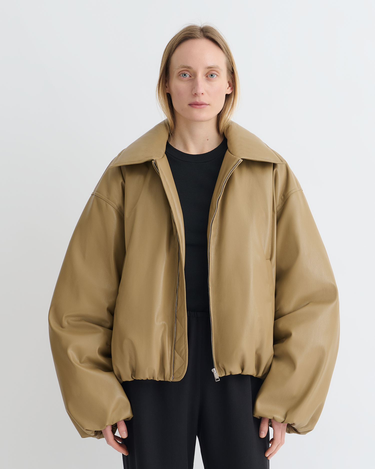Blouson bomber court en similicuir rembourré kaki sourd avec manches ballon