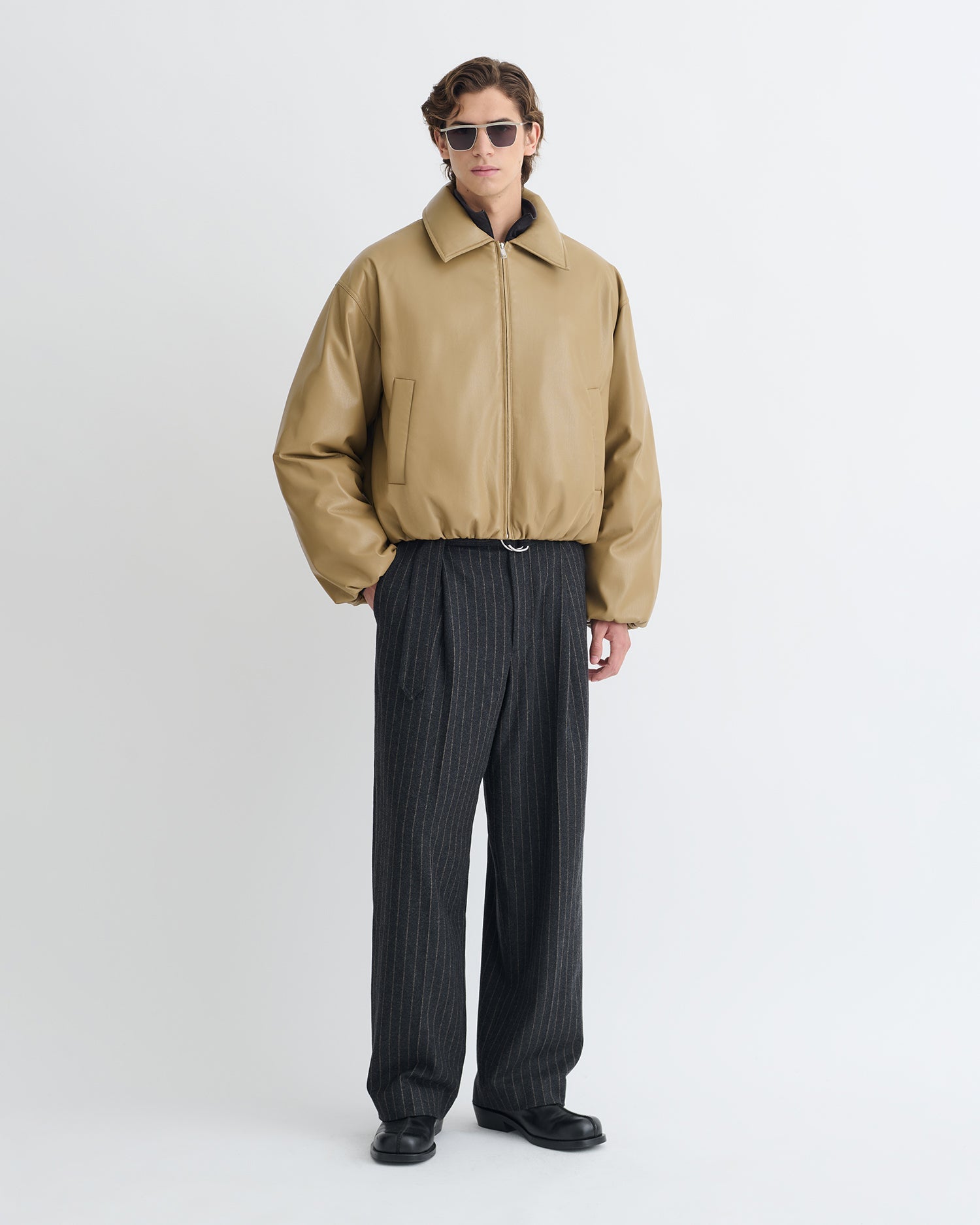 Blouson bomber court en similicuir rembourré kaki sourd avec manches ballon