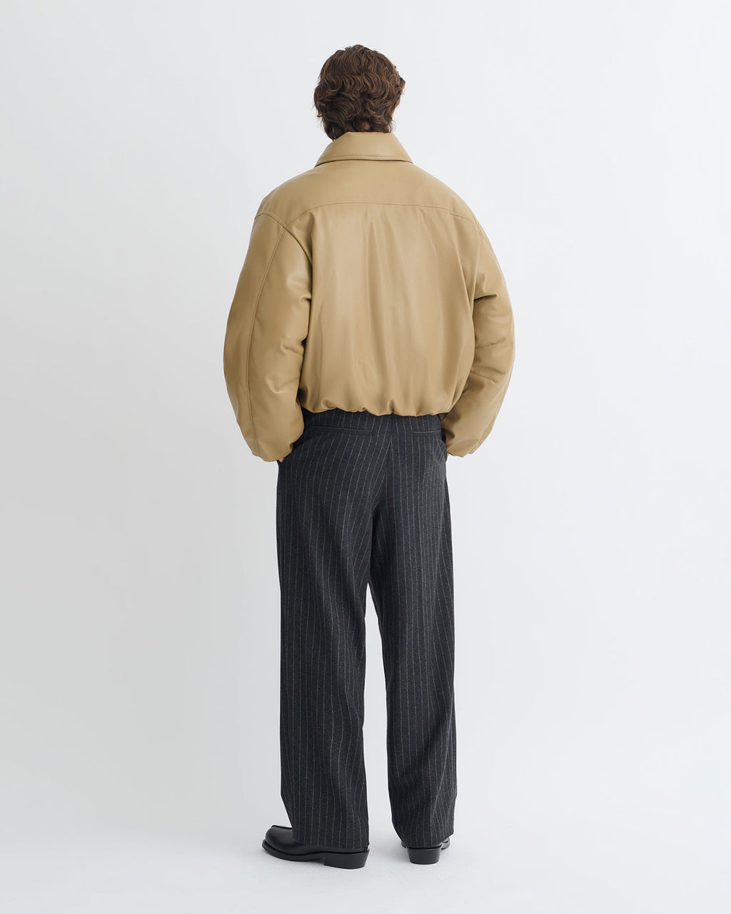 Blouson bomber court en similicuir rembourré kaki sourd avec manches ballon