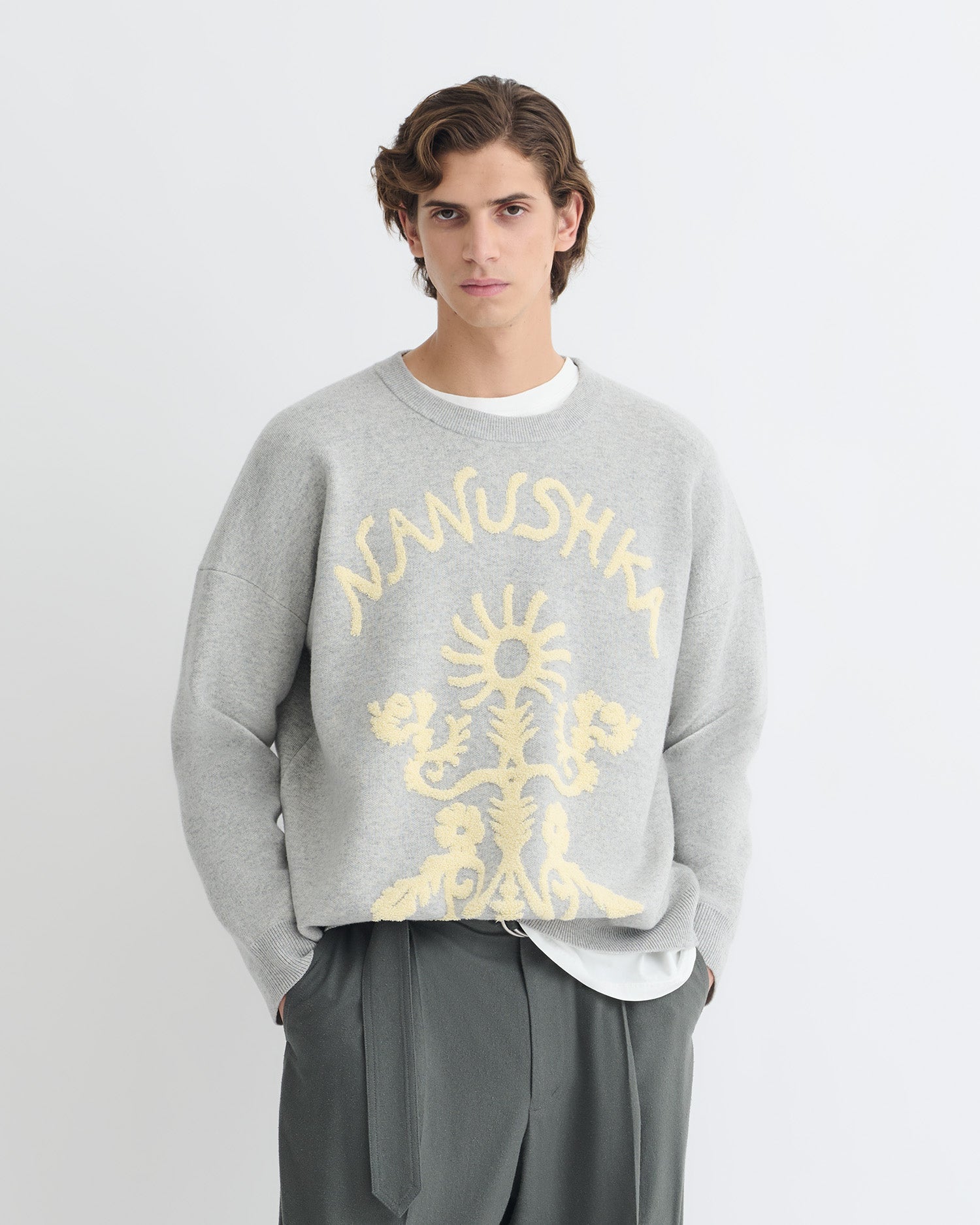 Pull ras-du-cou oversize en laine mérinos jacquard motif gris clair et crème