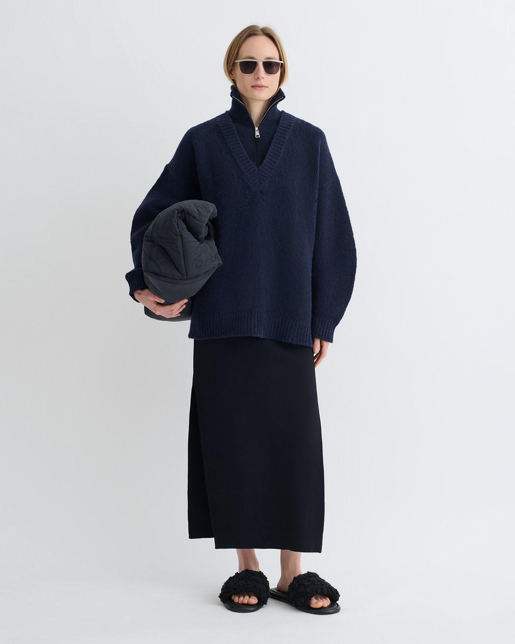 Pull col roulé mi-zippé bleu marine oversize en laine mérinos brossée