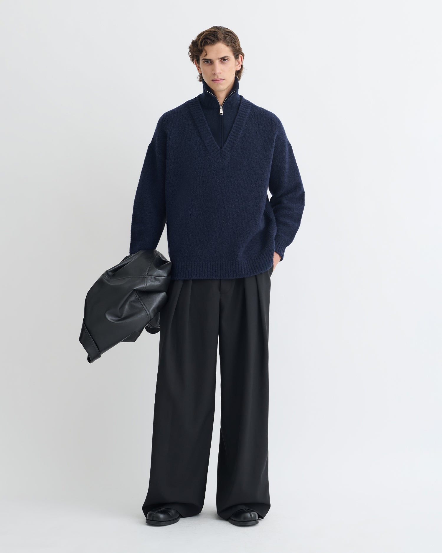 Pull col roulé mi-zippé bleu marine oversize en laine mérinos brossée