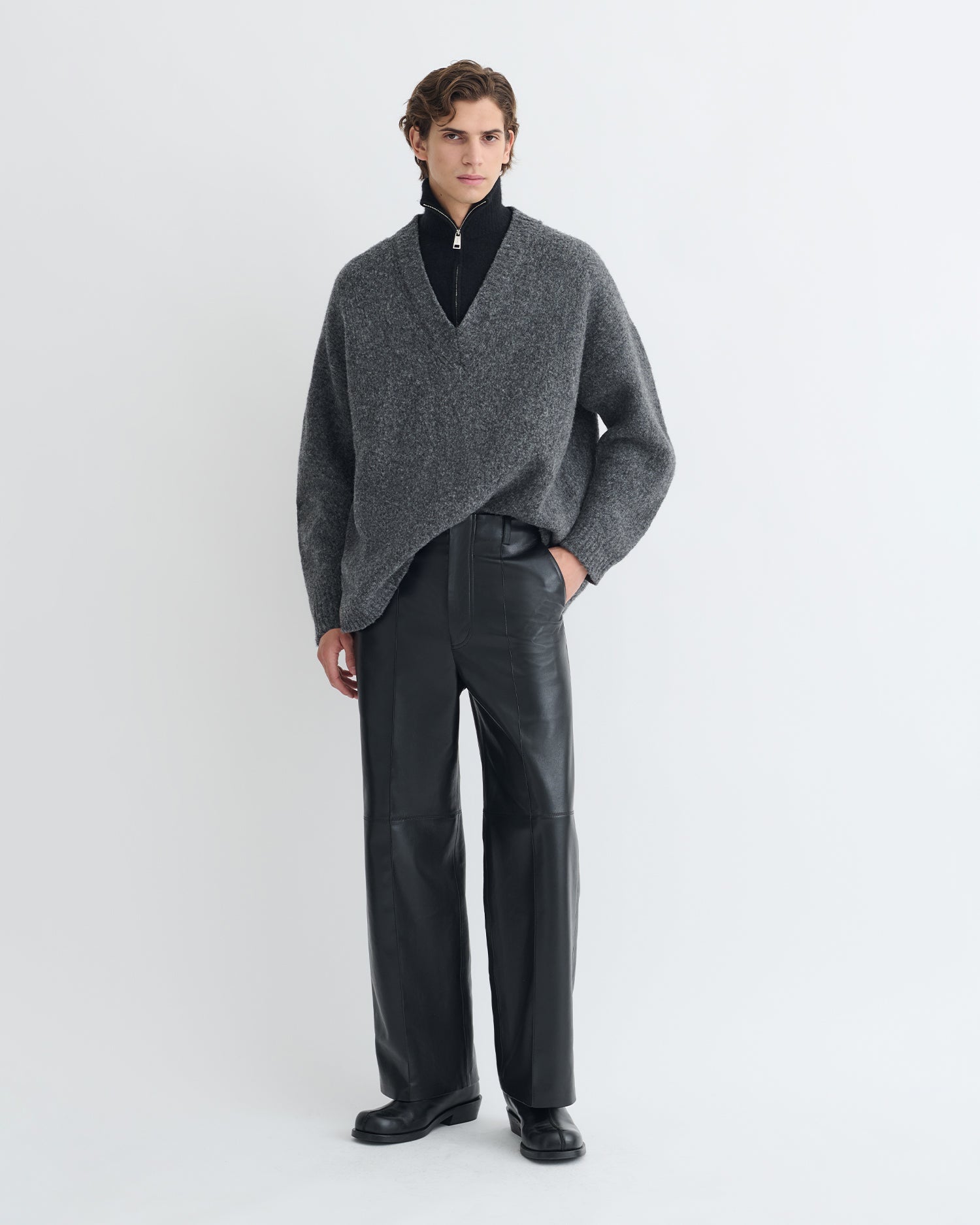 Pull en mérinos brossé col V oversize anthracite col roulé zippé