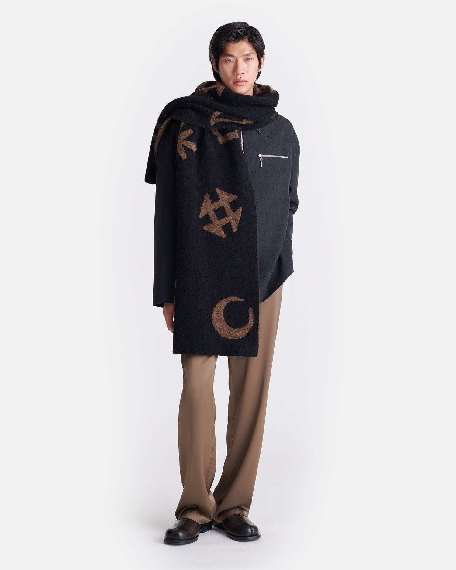 Écharpe en maille brossée mélange alpaga motif symboles marron noir unisexe