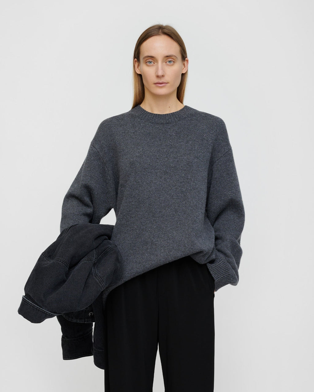 Pull en maille décontracté à col rond gris tempête en laine mélangée de coton