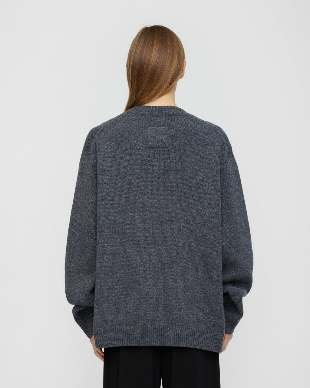 Pull en maille décontracté à col rond gris tempête en laine mélangée de coton