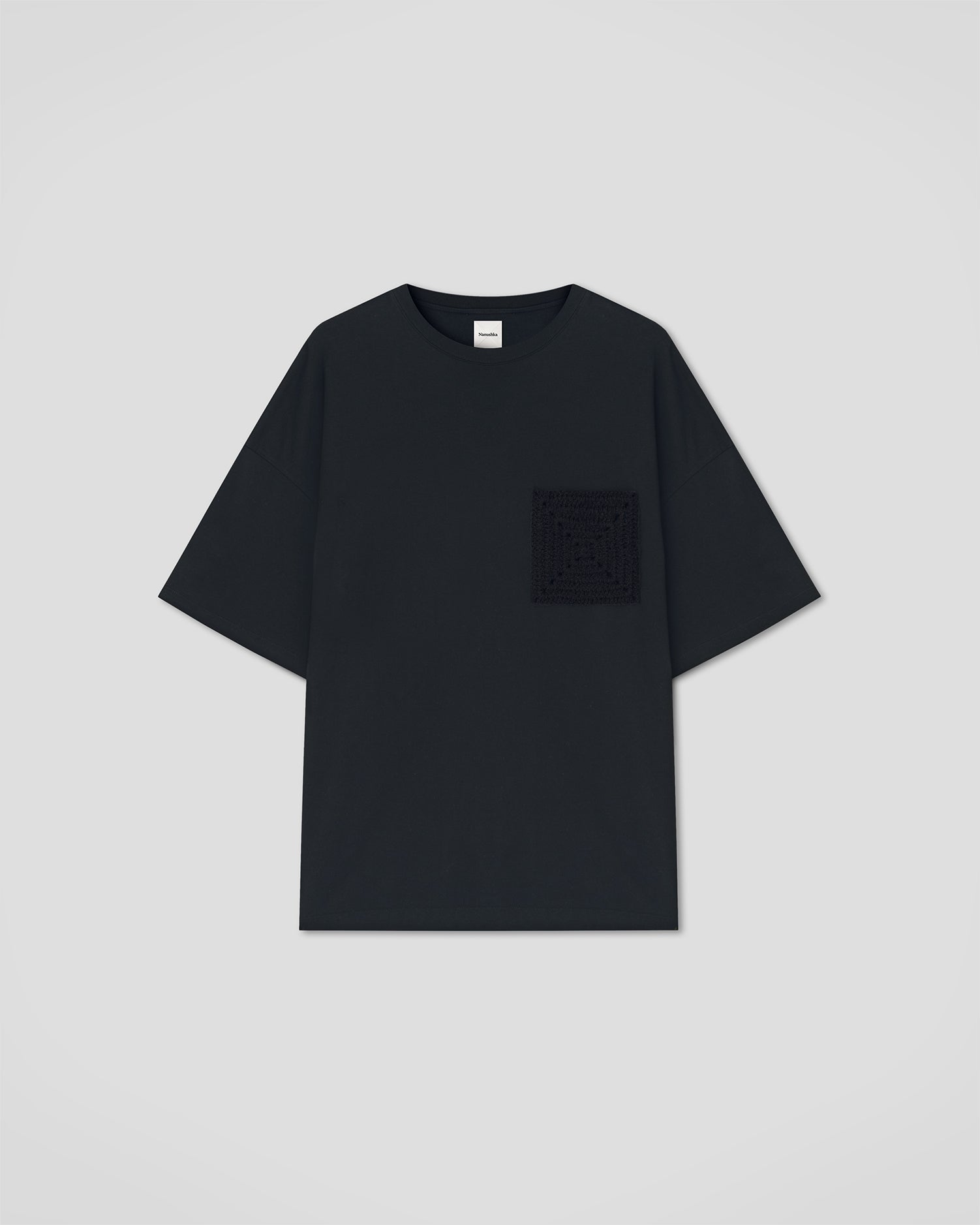 T-shirt en jersey de coton noir oversize unisexe avec poche crochet et épaules tombantes