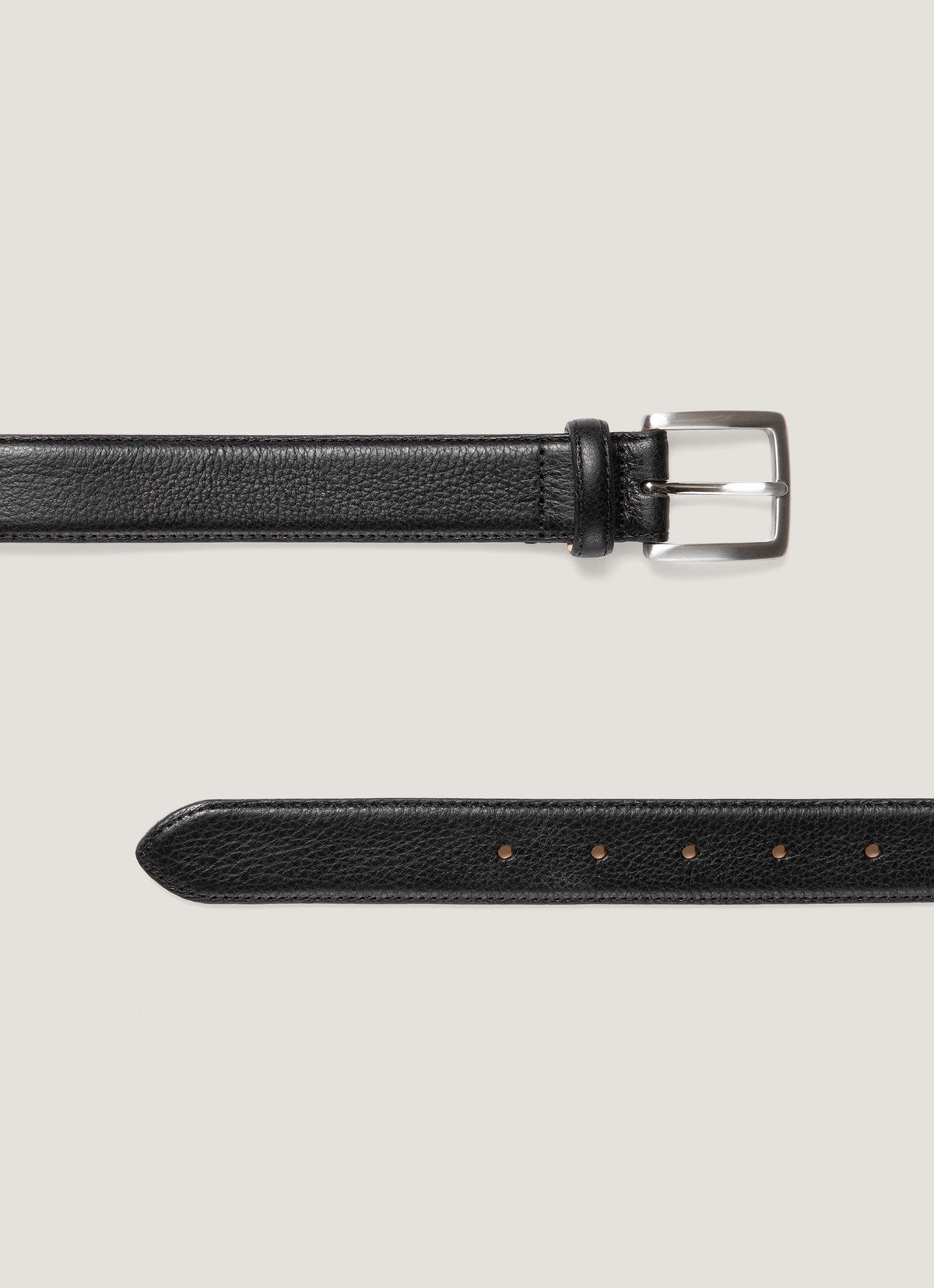 Ceinture classique noire en cuir lisse pour homme avec boucle argentée