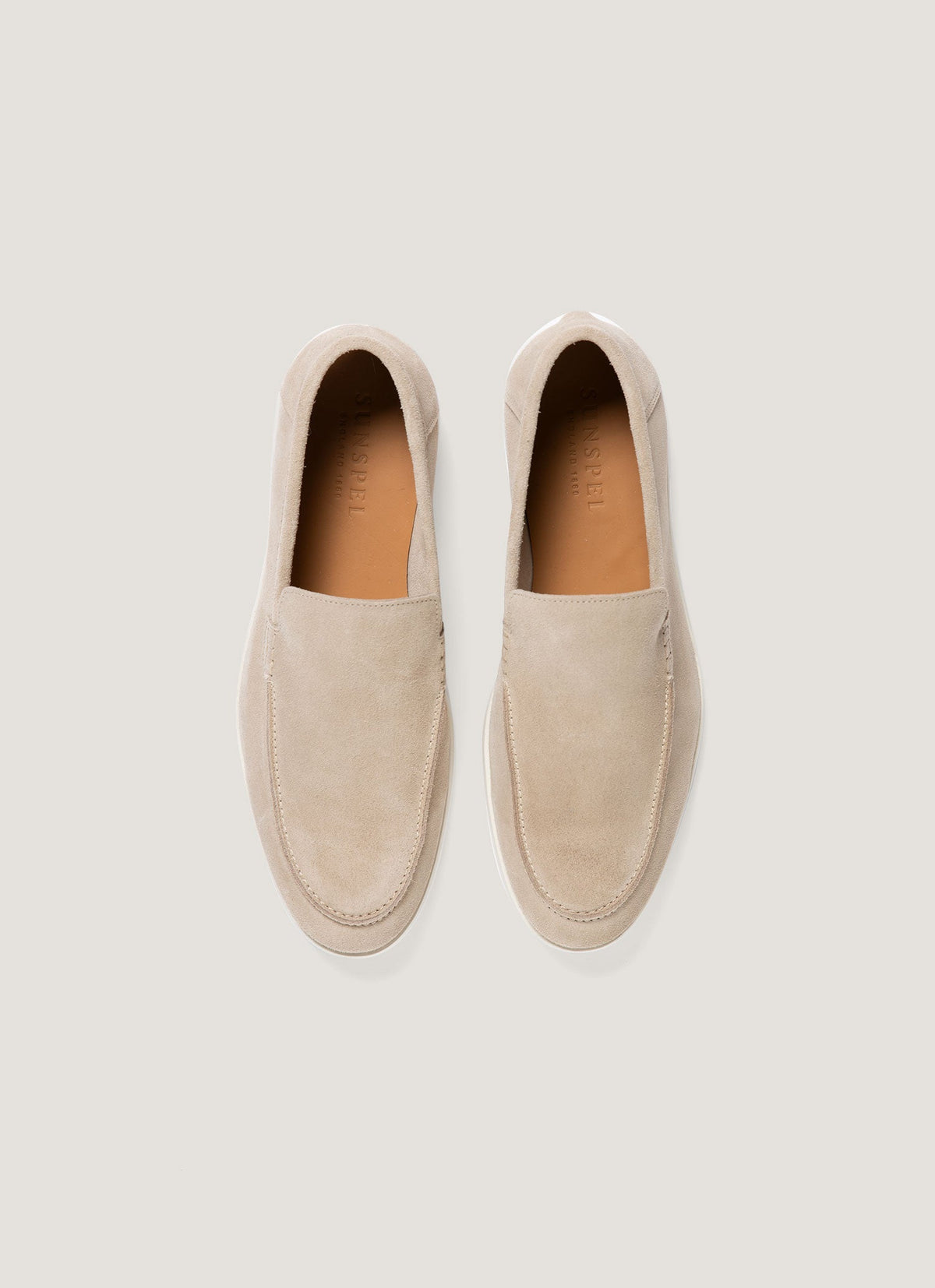 Mocassins pour homme en daim sable avec semelle en caoutchouc blanc