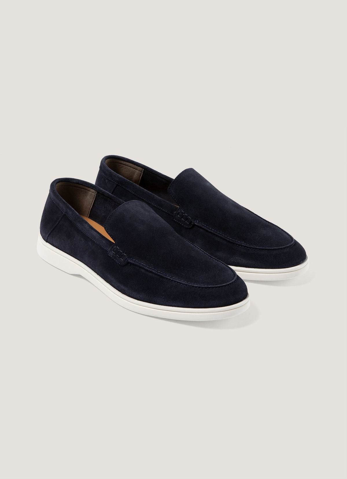 Mocassin homme en suède bleu marine avec semelle en caoutchouc blanc