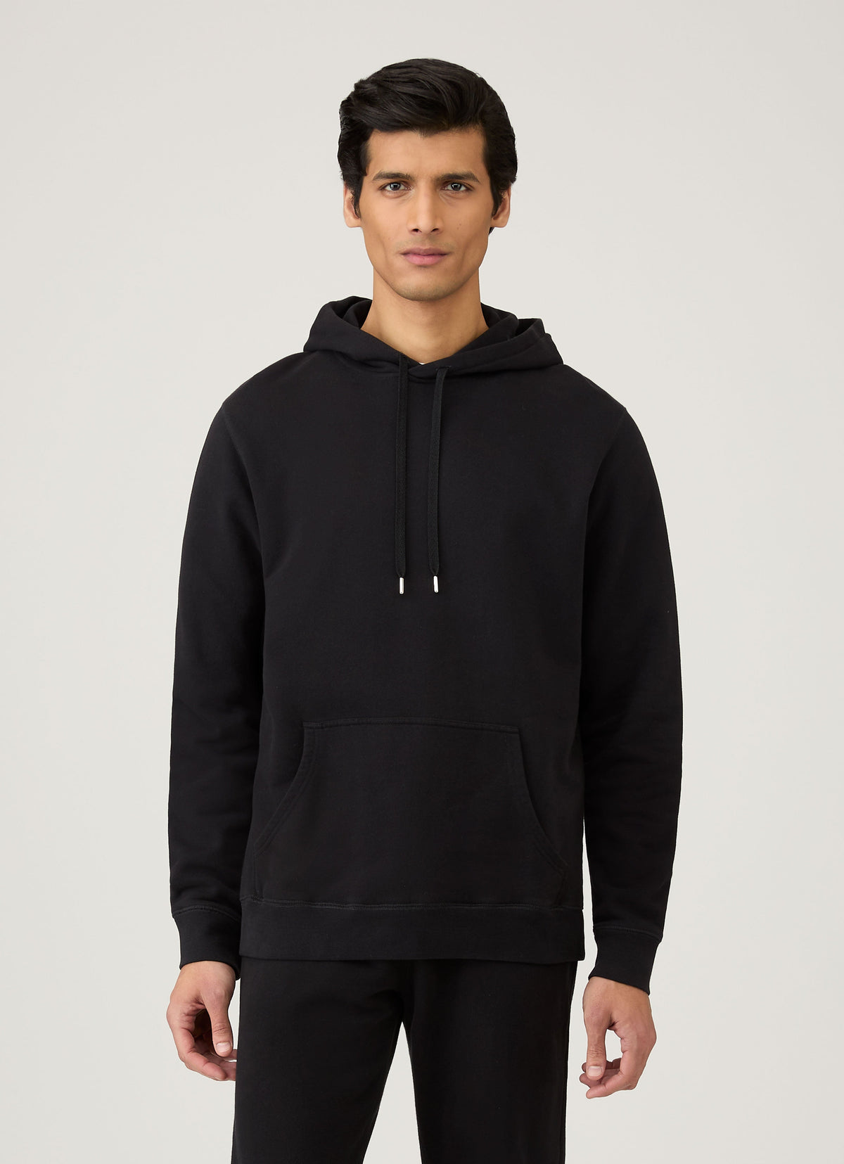 Sweat à capuche classique en coton noir pour homme avec poche kangourou