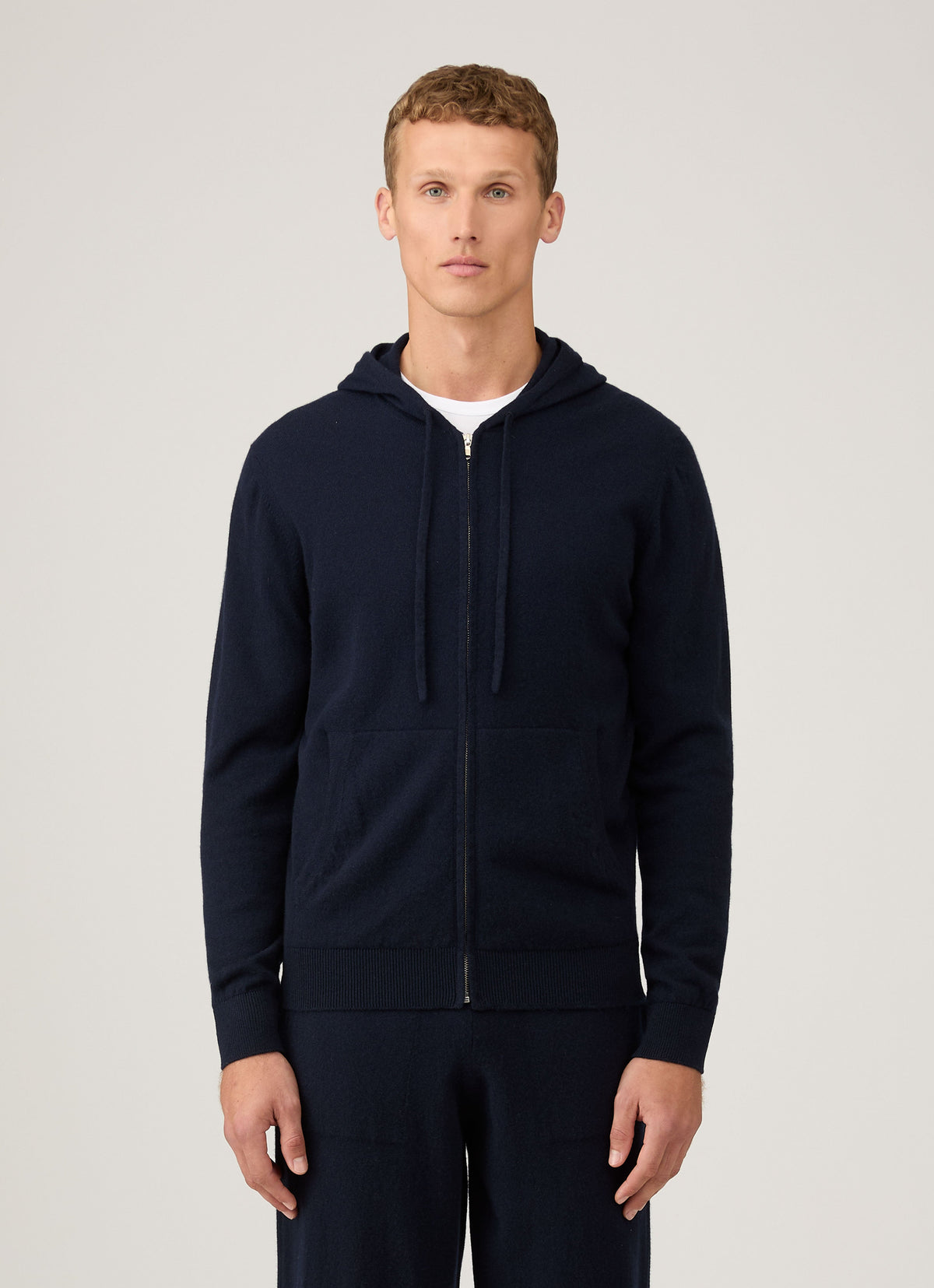 Sweat à capuche zippé en cachemire bleu marine pour homme avec poches plaquées Coupe droite