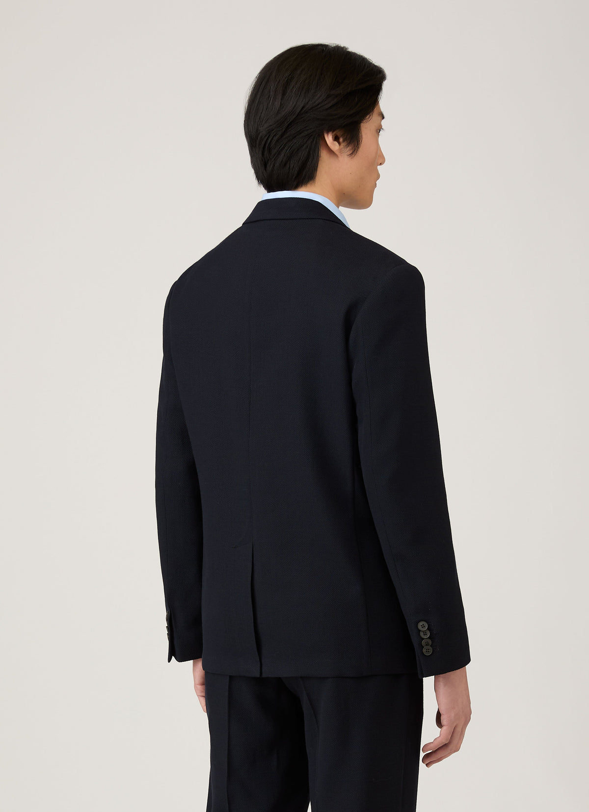 Blazer en laine marine déstructuré à revers cranté, coupe droite à deux boutons