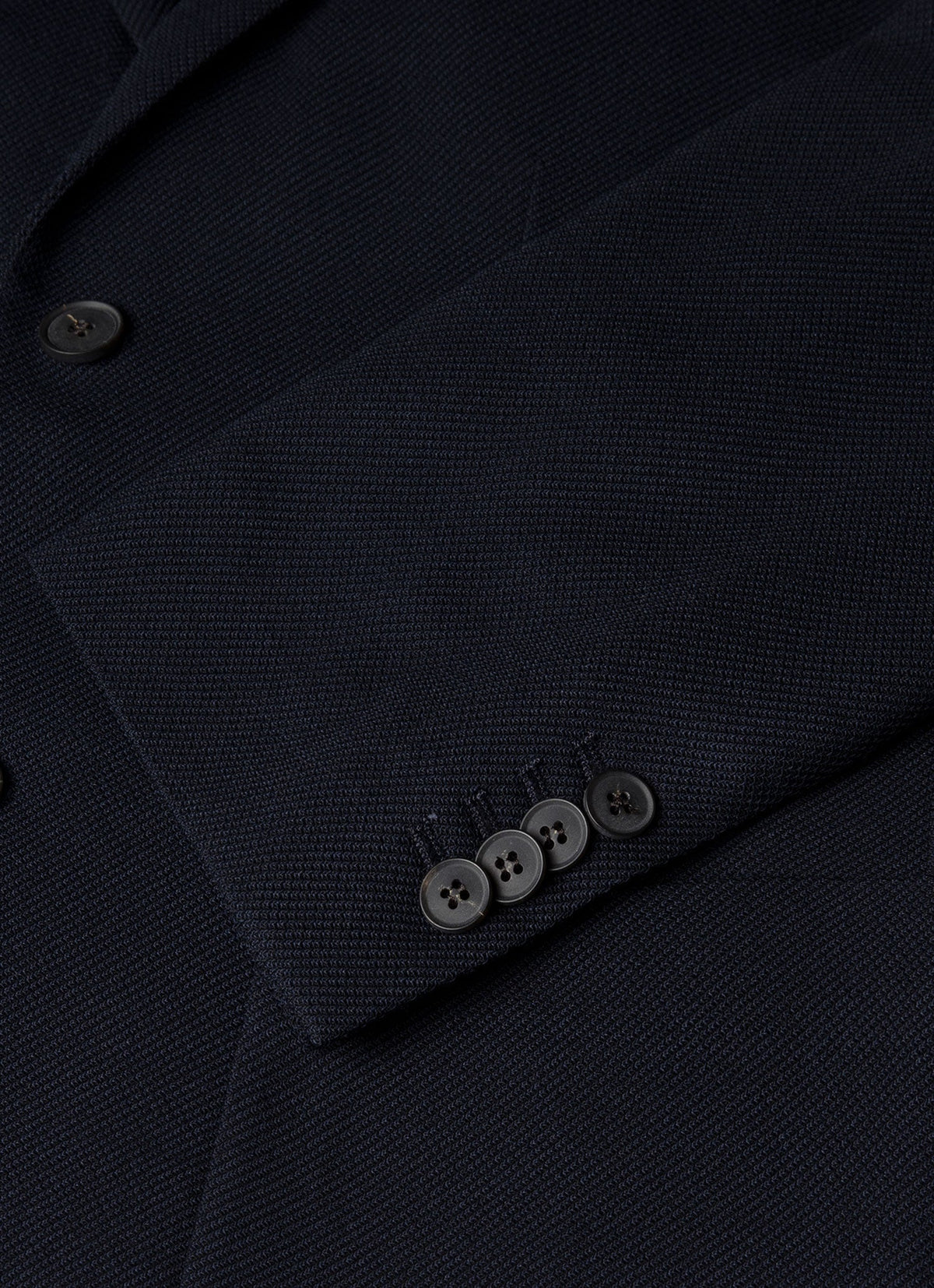 Blazer en laine marine déstructuré à revers cranté, coupe droite à deux boutons