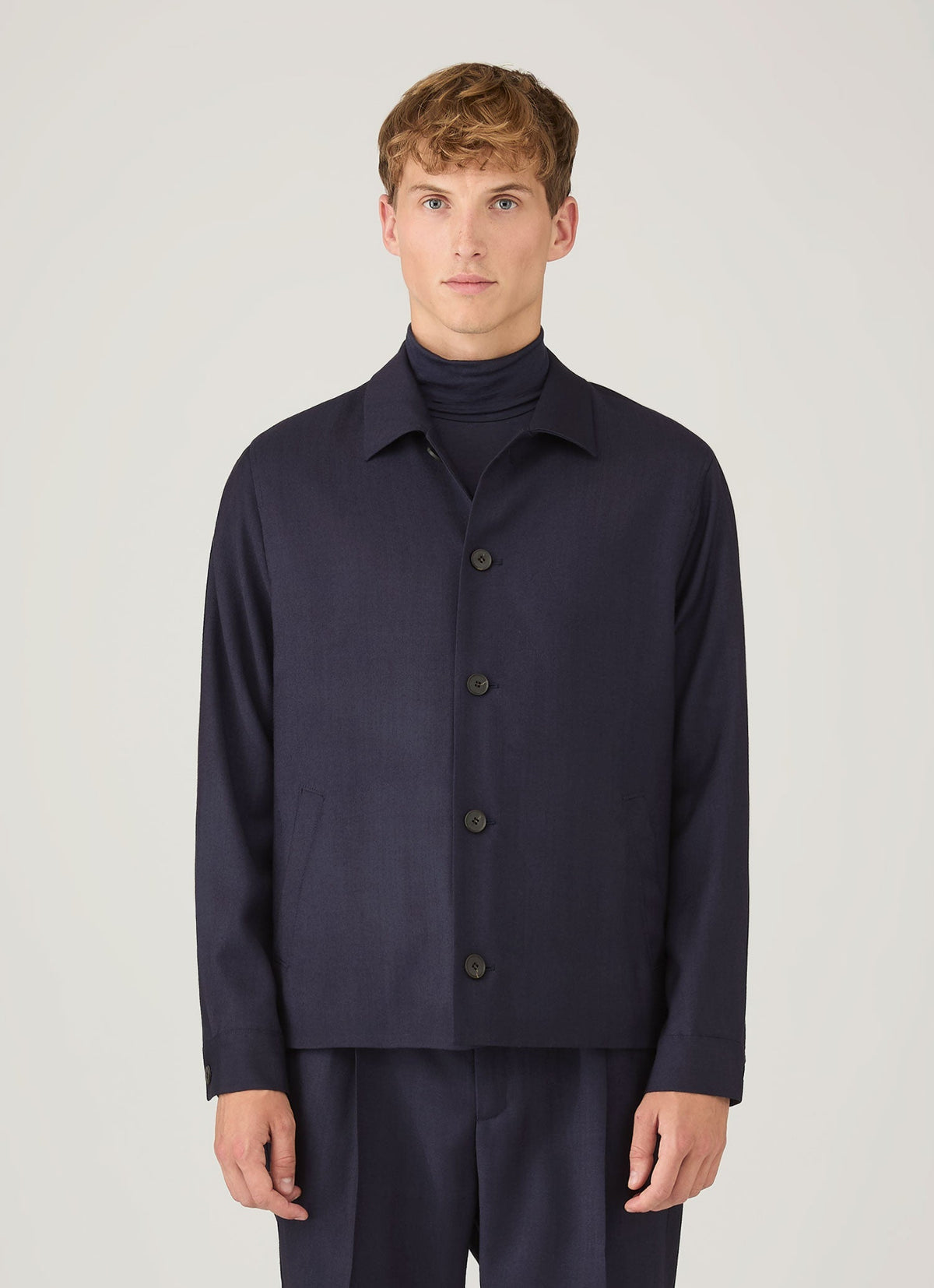 Veste boutonnée en sergé de laine bleu marine non structurée, demi-doublée, poches passepoilées