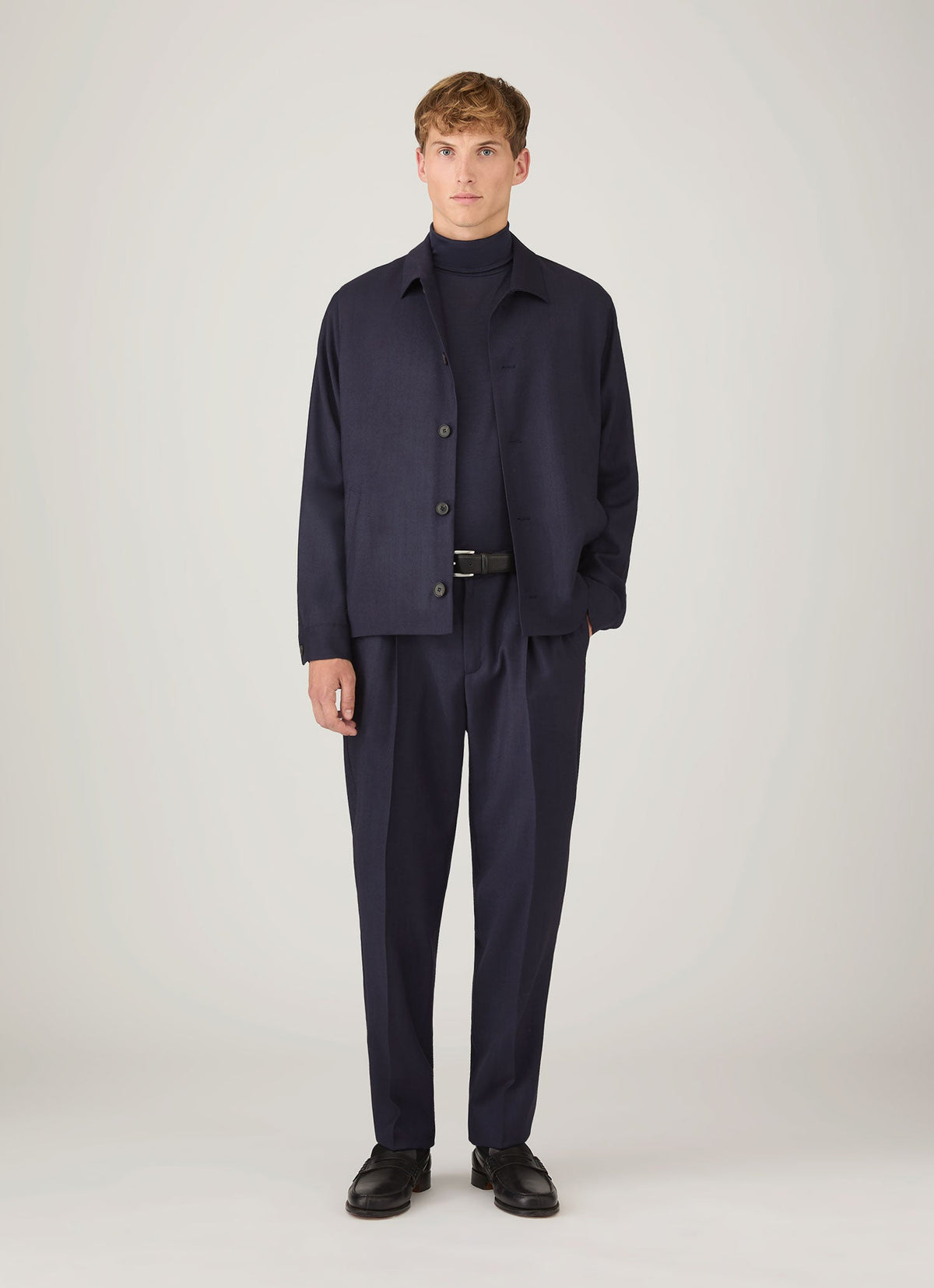 Veste boutonnée en sergé de laine bleu marine non structurée, demi-doublée, poches passepoilées