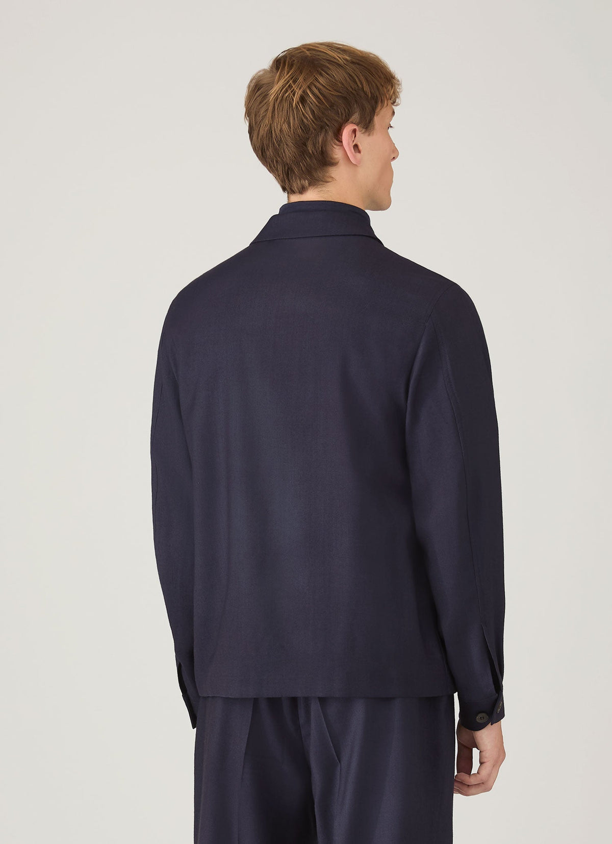 Veste boutonnée en sergé de laine bleu marine non structurée, demi-doublée, poches passepoilées