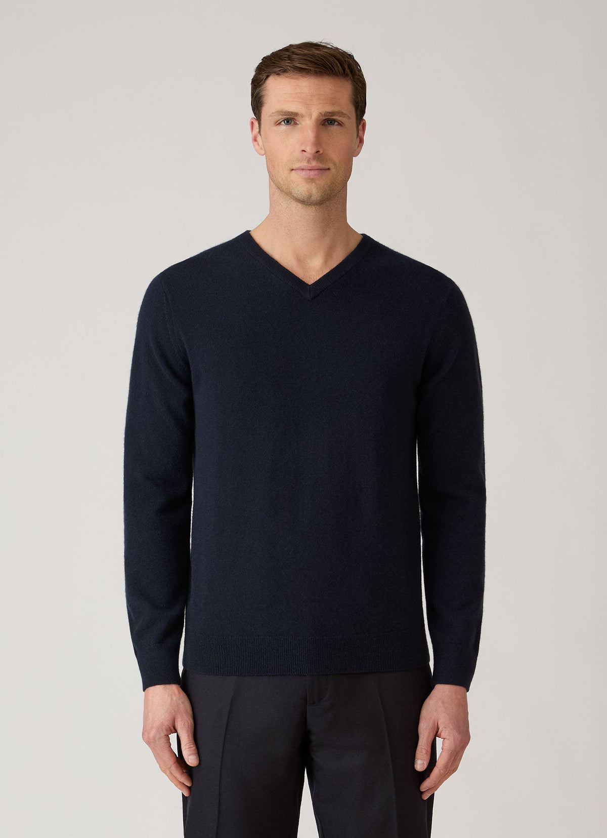Pull en cachemire pur col V coupe droite bleu marine
