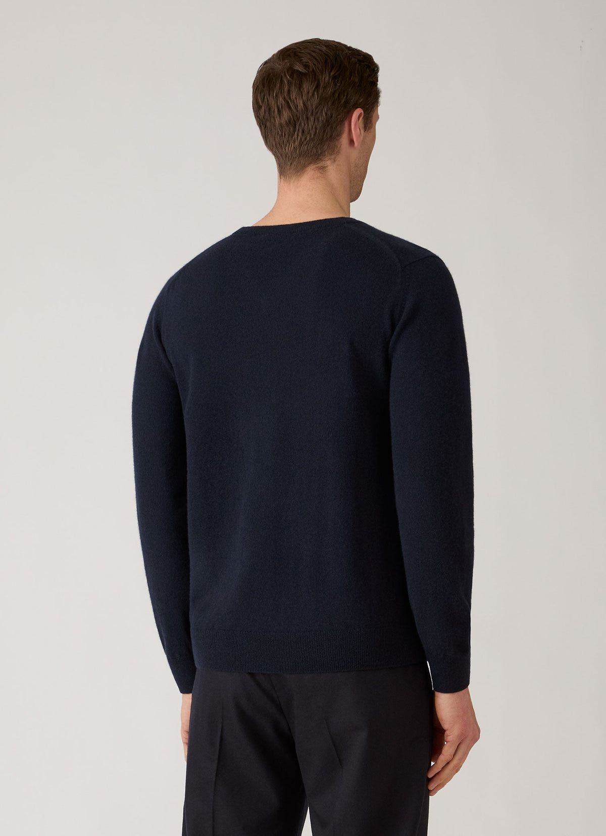 Pull en cachemire pur col V coupe droite bleu marine