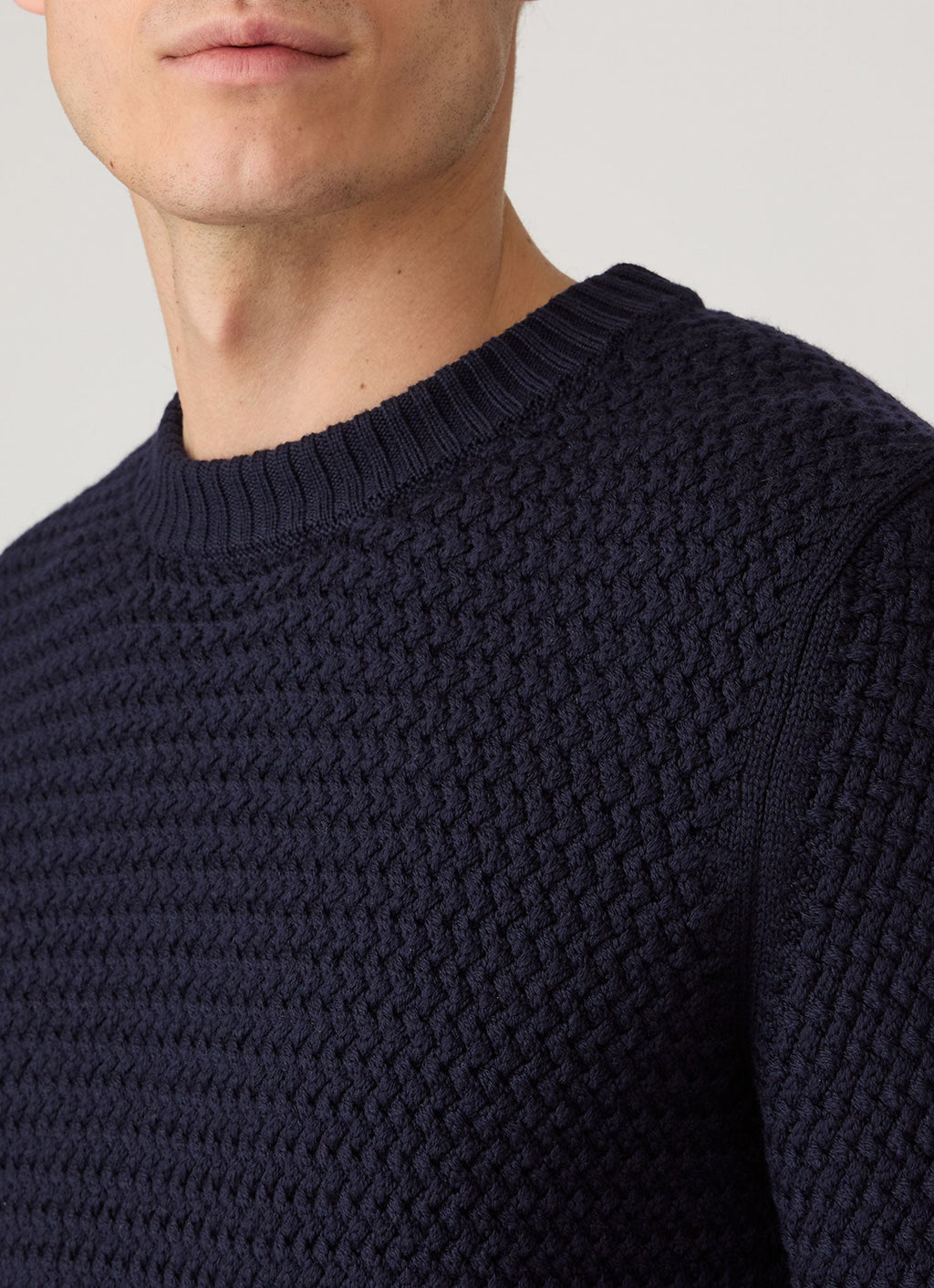 Pull ras du cou en laine mérinos tressée marine Coupe classique