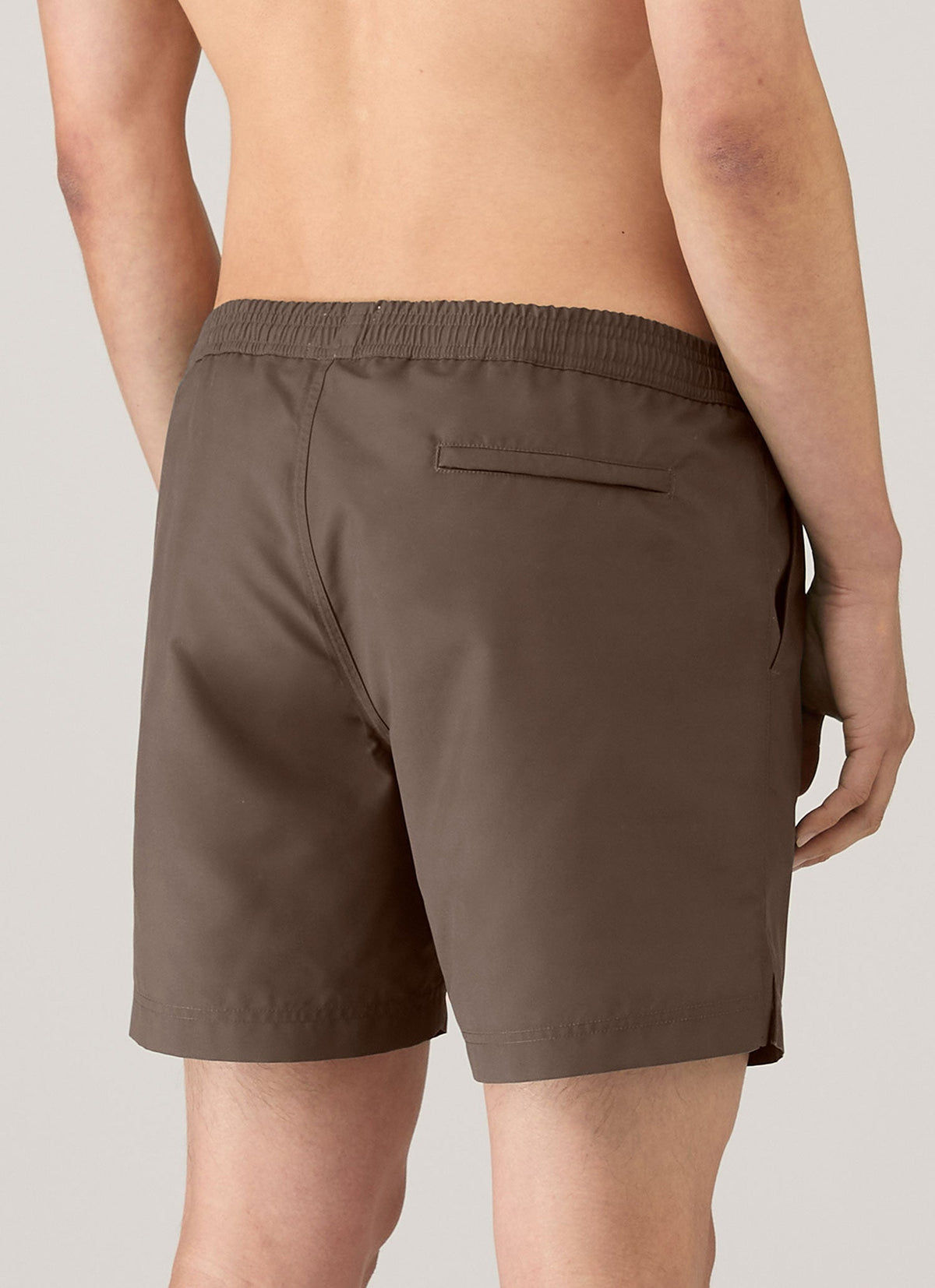 Short de bain mi-long marron foncé avec cordon de serrage, séchage rapide, recyclé