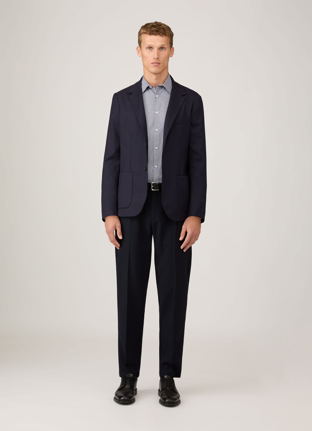 Chemise habillée classique en coton Oxford bleu marine foncé à manches longues et boutonnée